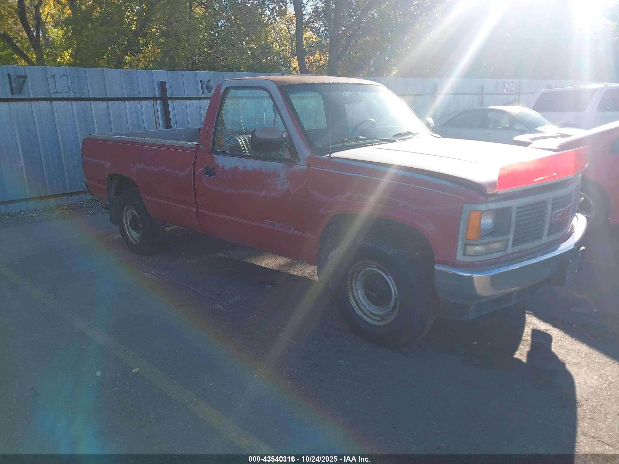 1989 Gmc Sierra C2500 Red vin: 1GTGC24J8KE531408