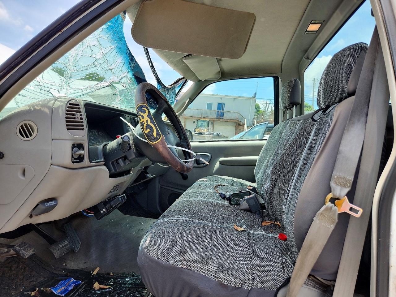 2000 Gmc Sierra C2500 White vin: 1GTGC24R6YR186547