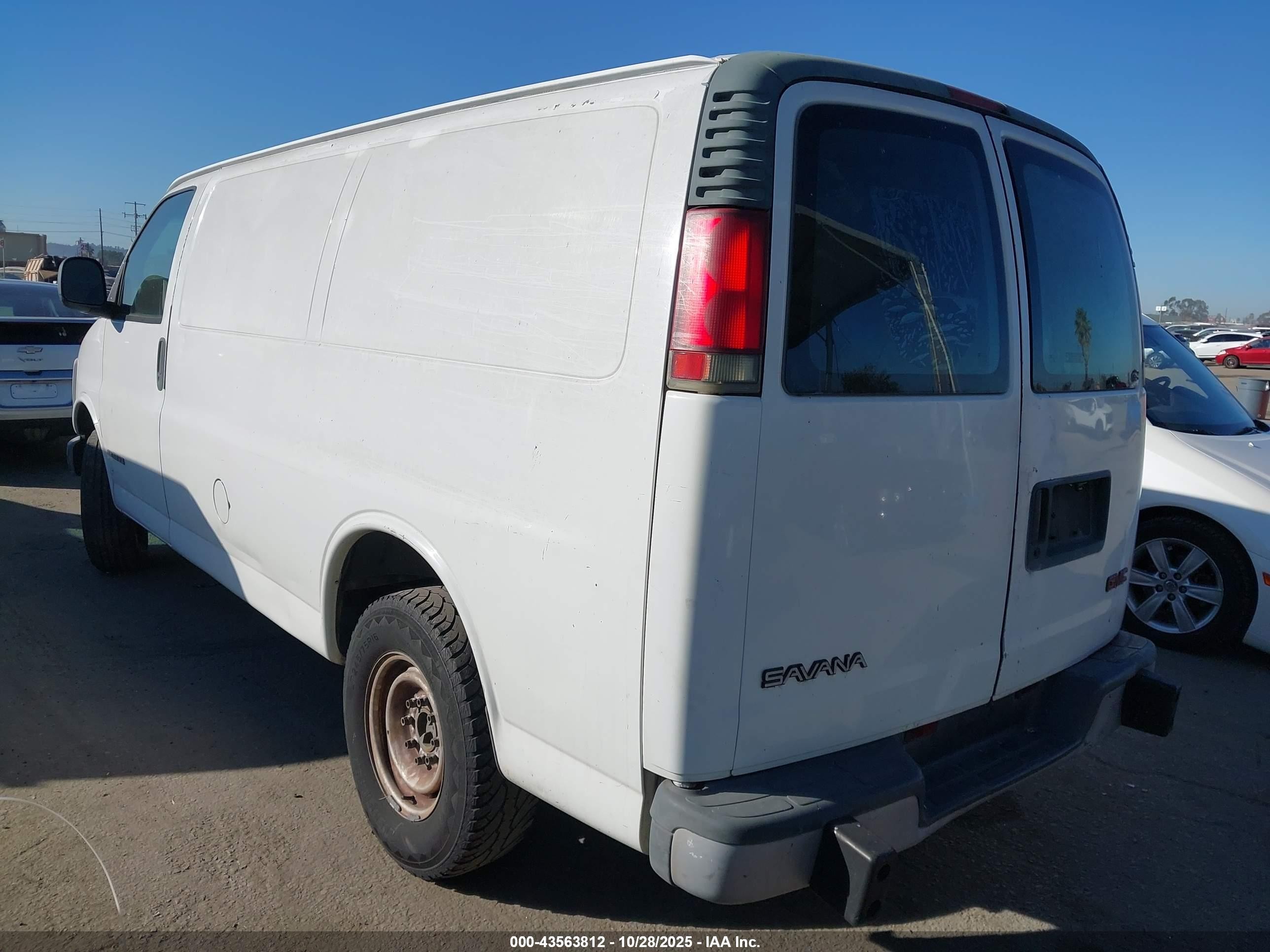 2002 Gmc Savana Standard White vin: 1GTGG25R421903343