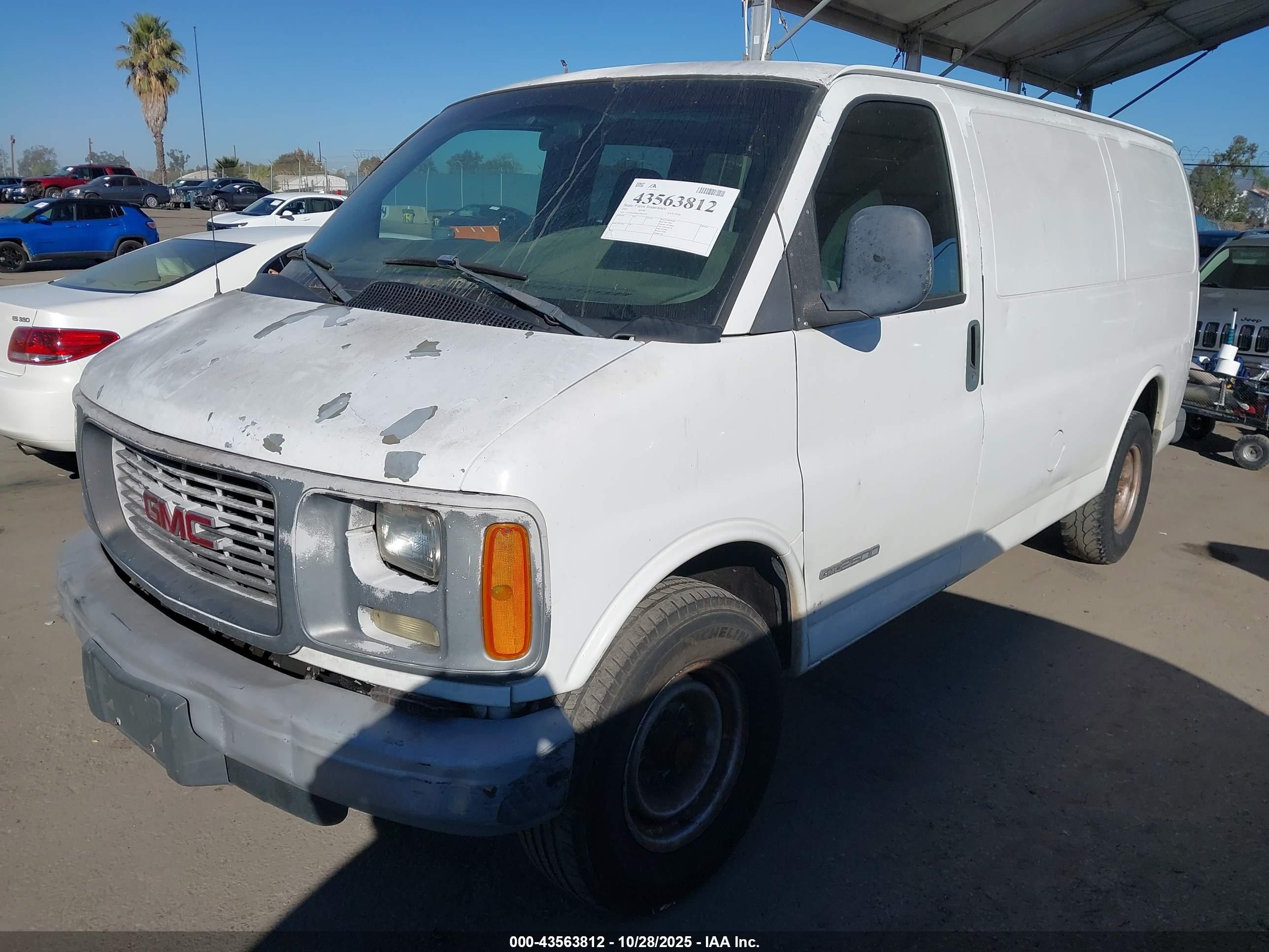 2002 Gmc Savana Standard White vin: 1GTGG25R421903343
