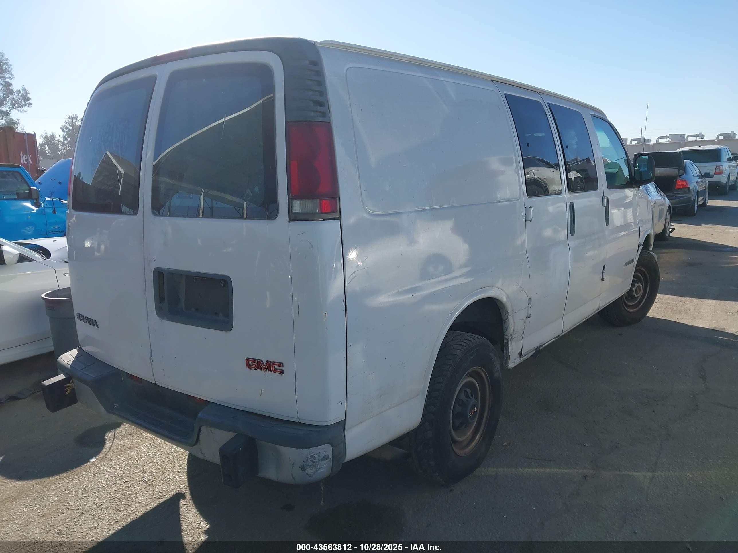 2002 Gmc Savana Standard White vin: 1GTGG25R421903343