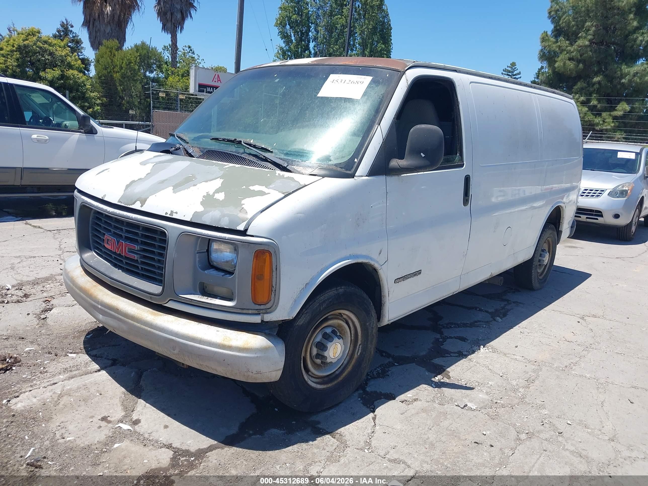 2000 Gmc Savana Standard White vin: 1GTGG25R6Y1244657