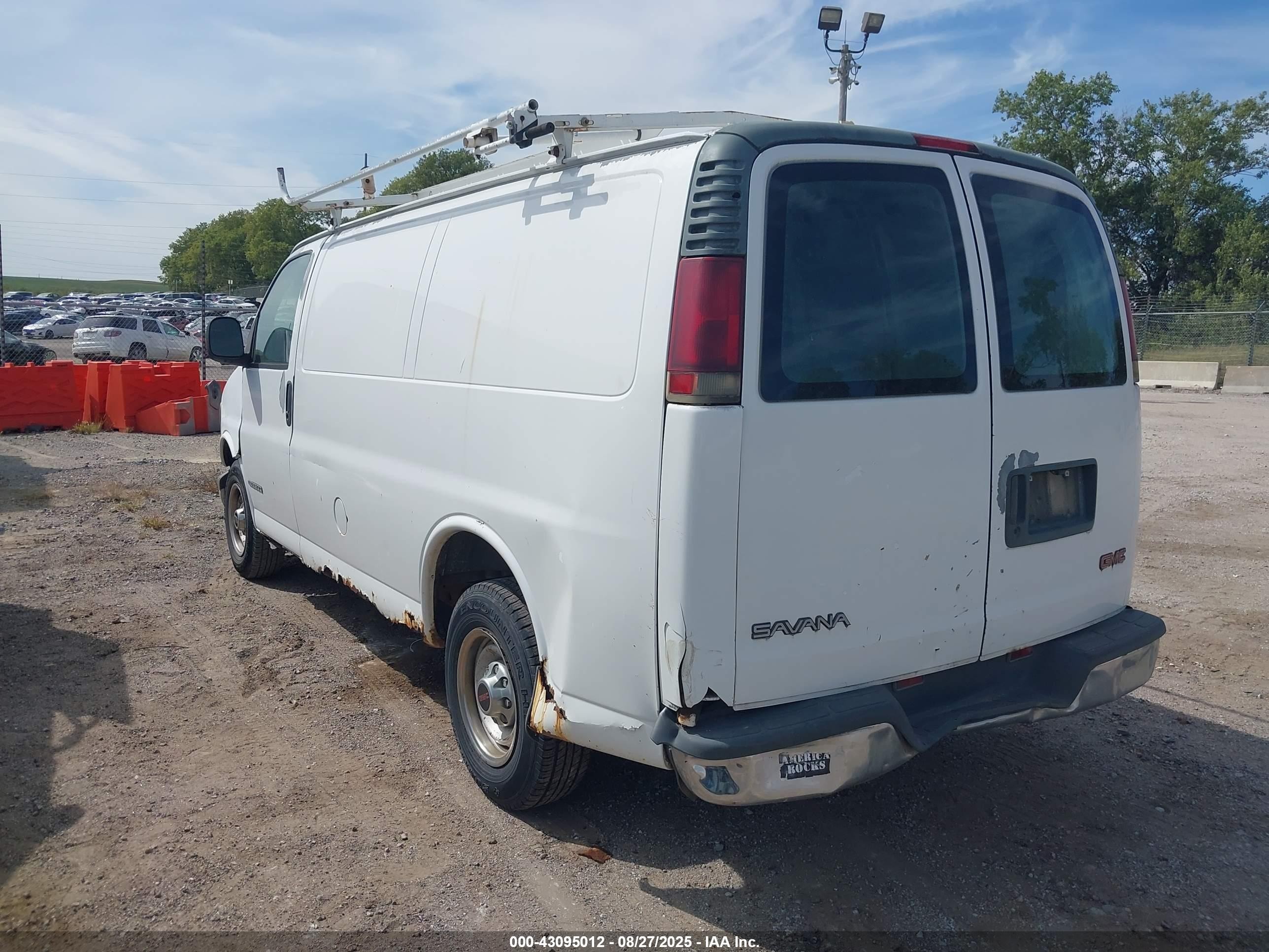 2002 Gmc Savana Standard White vin: 1GTGG25R721229480