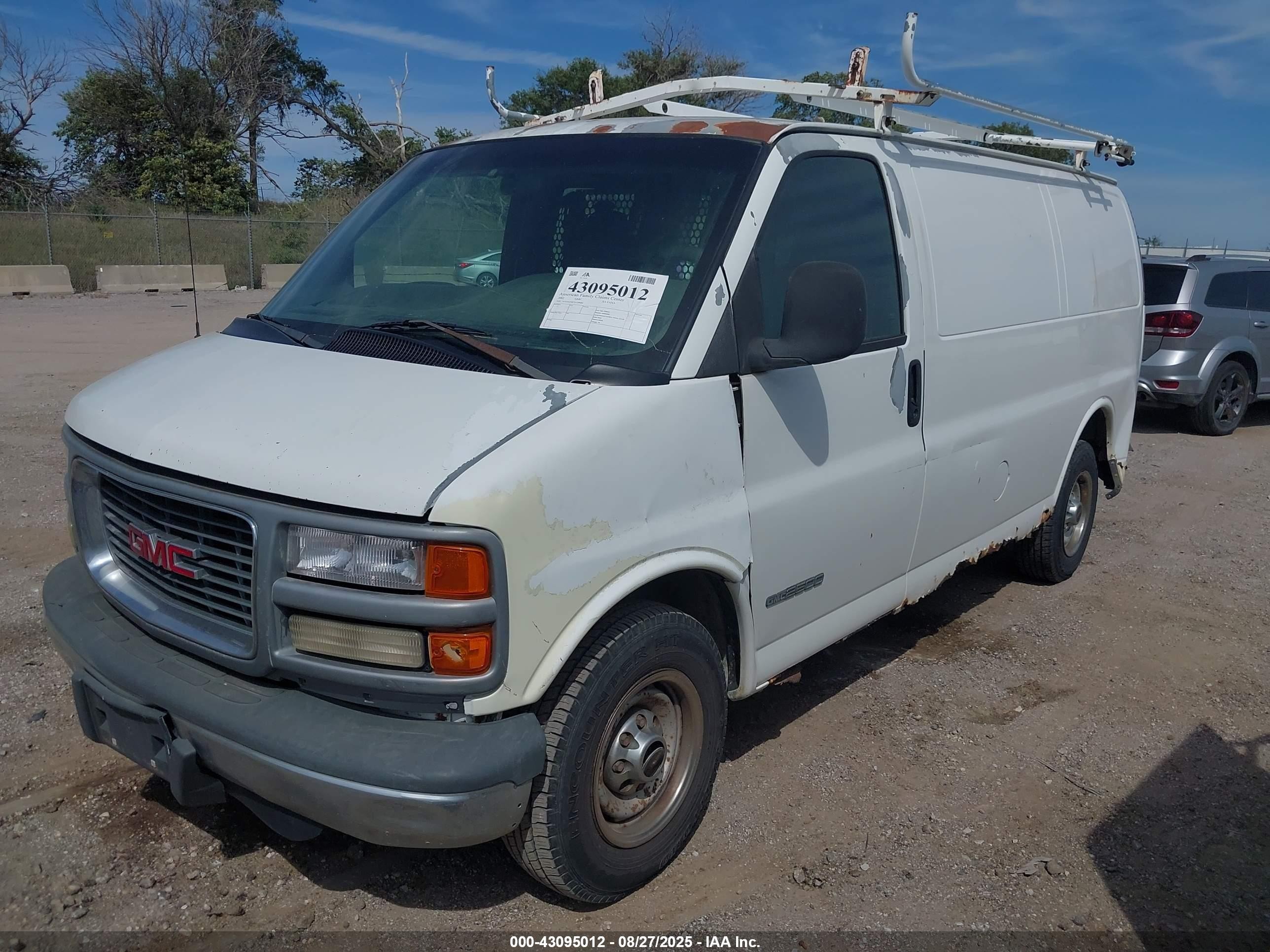 2002 Gmc Savana Standard White vin: 1GTGG25R721229480