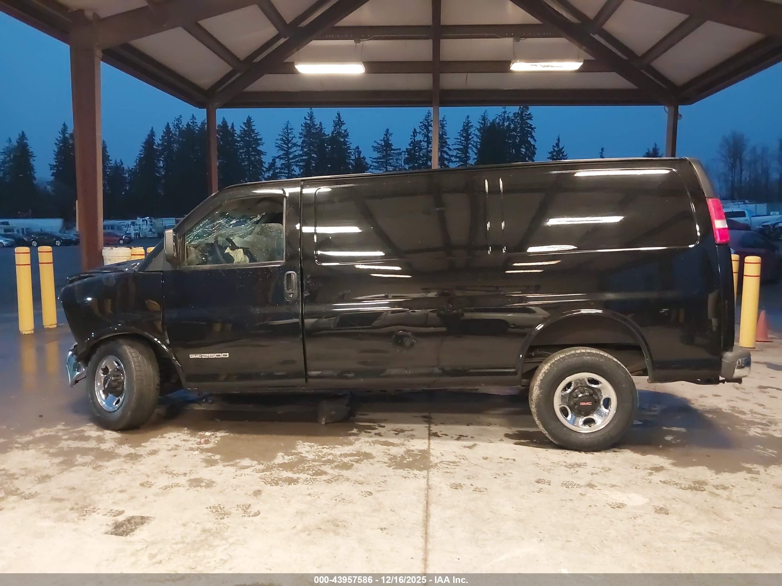 2003 Gmc Savana Standard Black vin: 1GTGG25U231212835