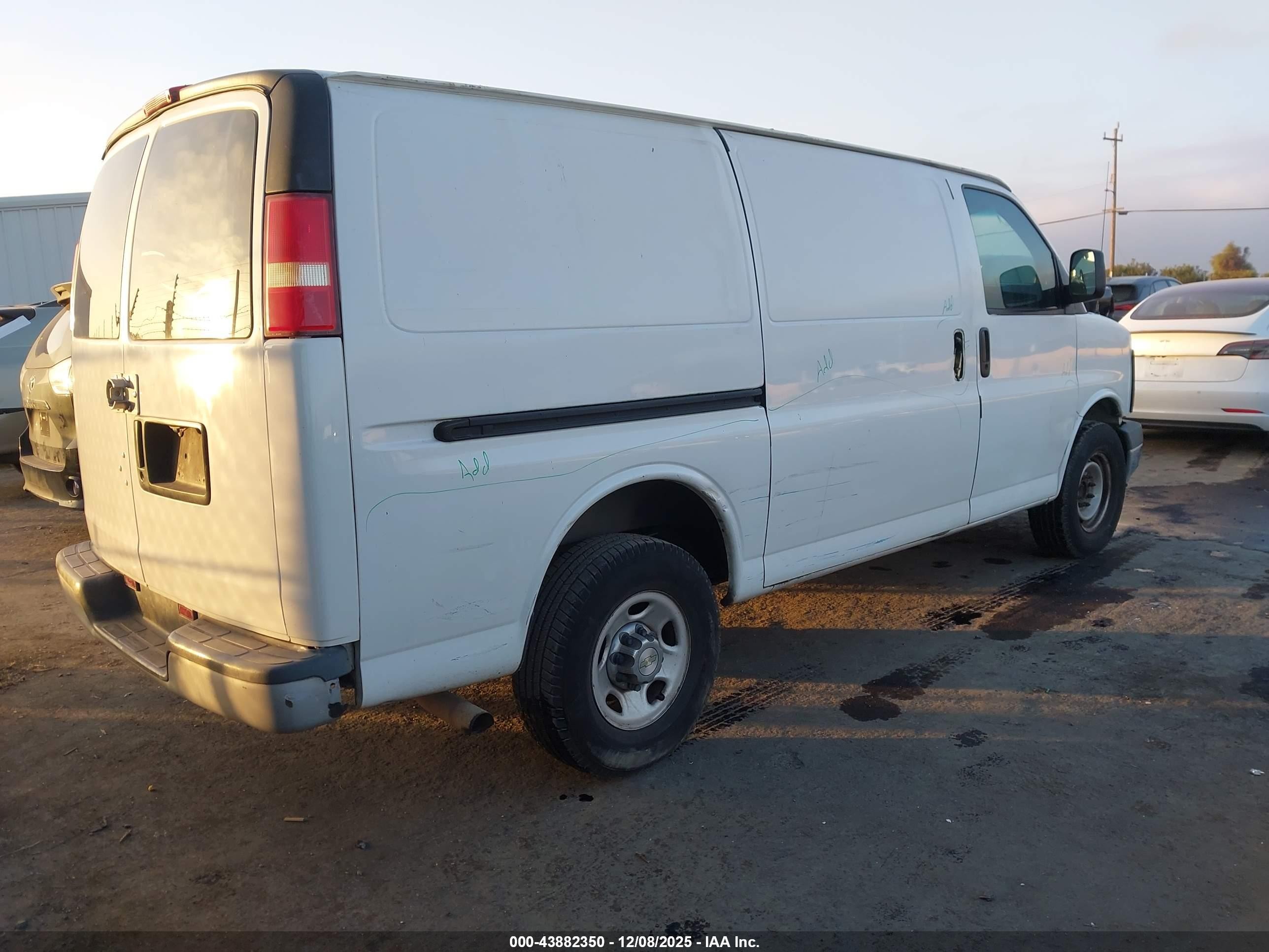 2003 Gmc Savana Standard White vin: 1GTGG25U431113367
