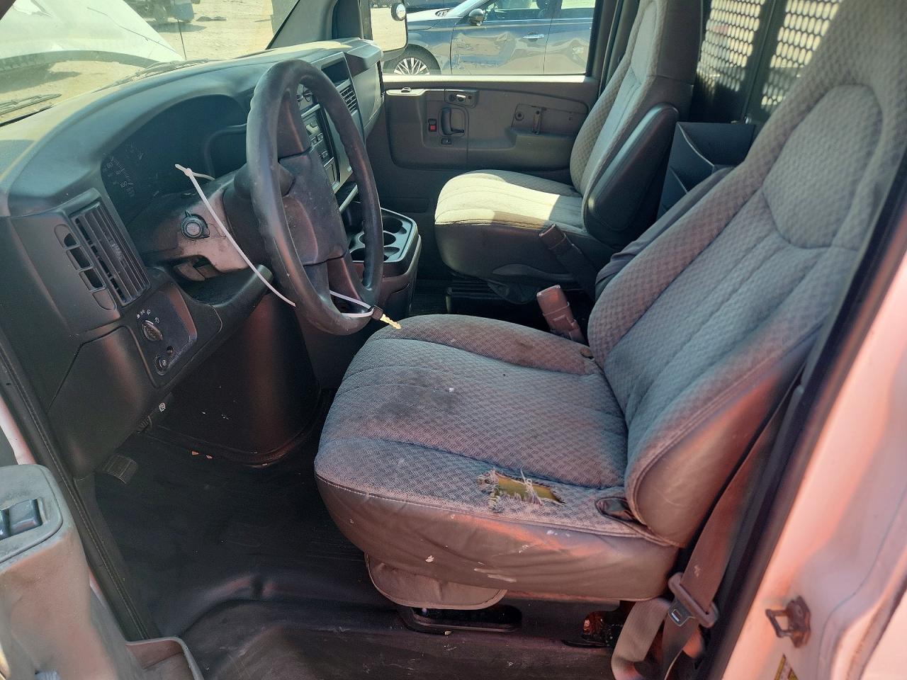 2005 Gmc Savana G2500 White vin: 1GTGG25V351195586