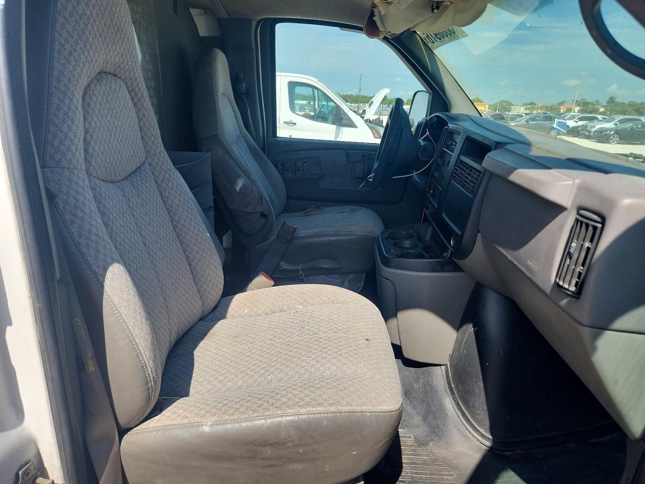 2005 Gmc Savana G2500 White vin: 1GTGG25V351195586