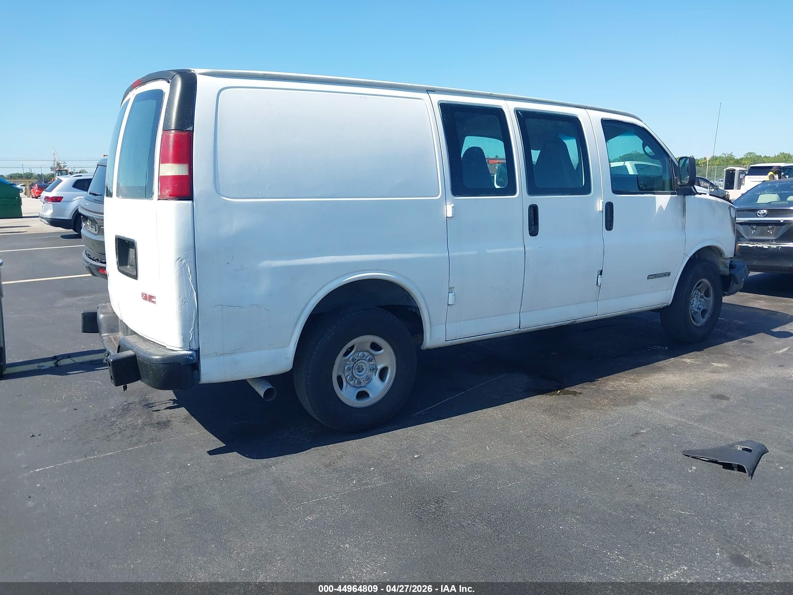 2004 Gmc Savana Standard White vin: 1GTGG25V641912013