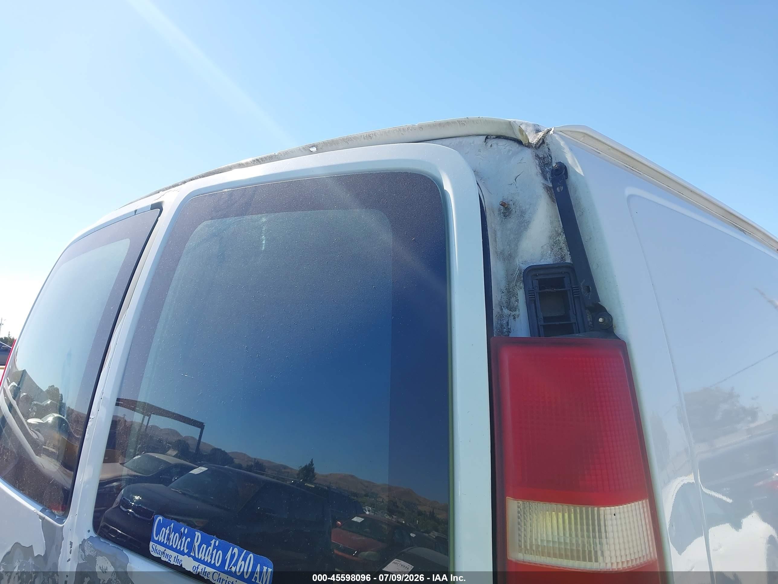 2005 Gmc Savana Standard White vin: 1GTGG25V651139898
