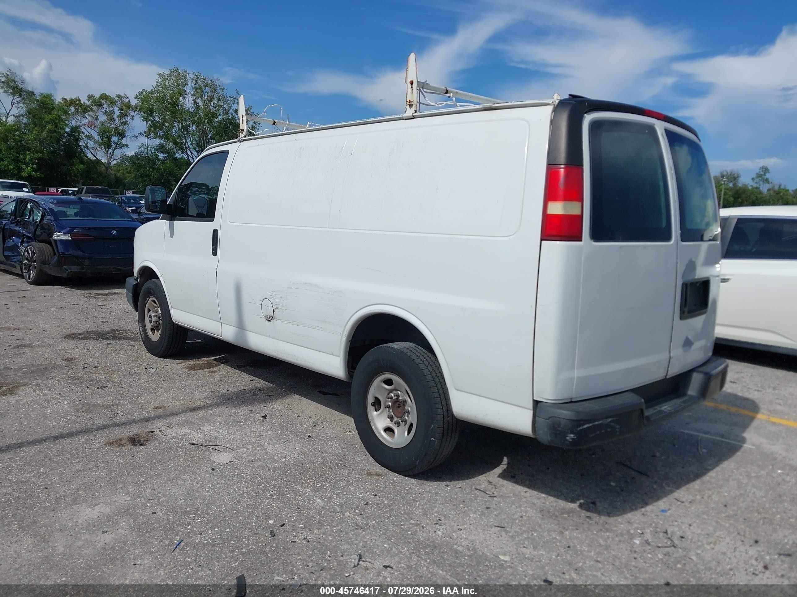 2005 Gmc Savana Standard White vin: 1GTGG25V651179561