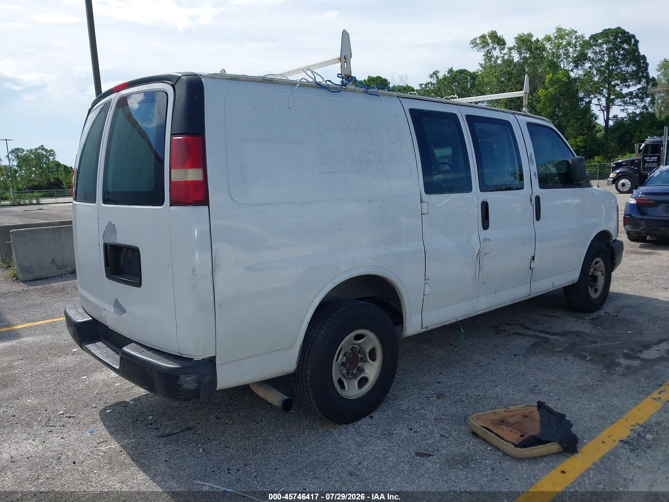 2005 Gmc Savana Standard White vin: 1GTGG25V651179561
