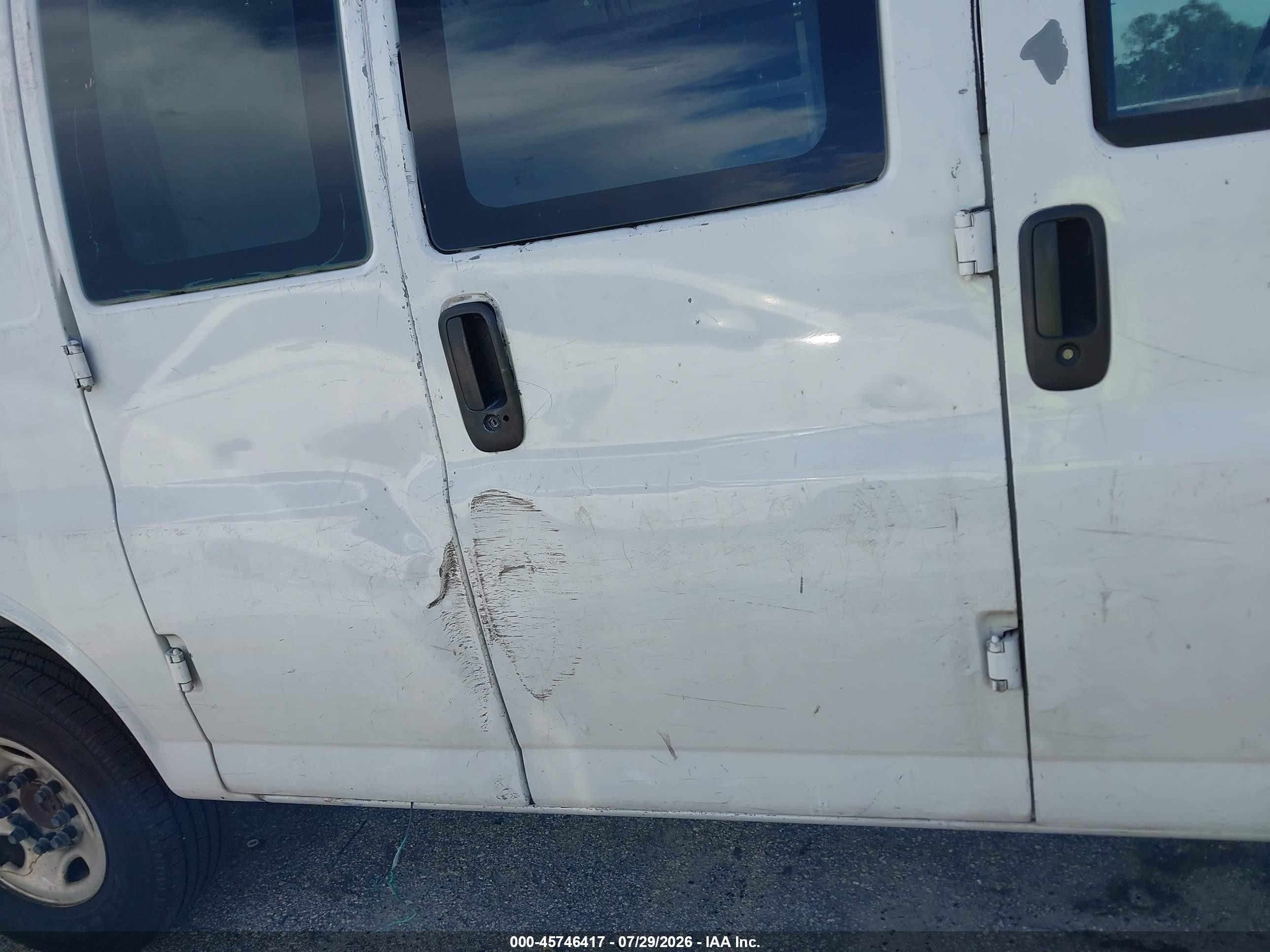 2005 Gmc Savana Standard White vin: 1GTGG25V651179561