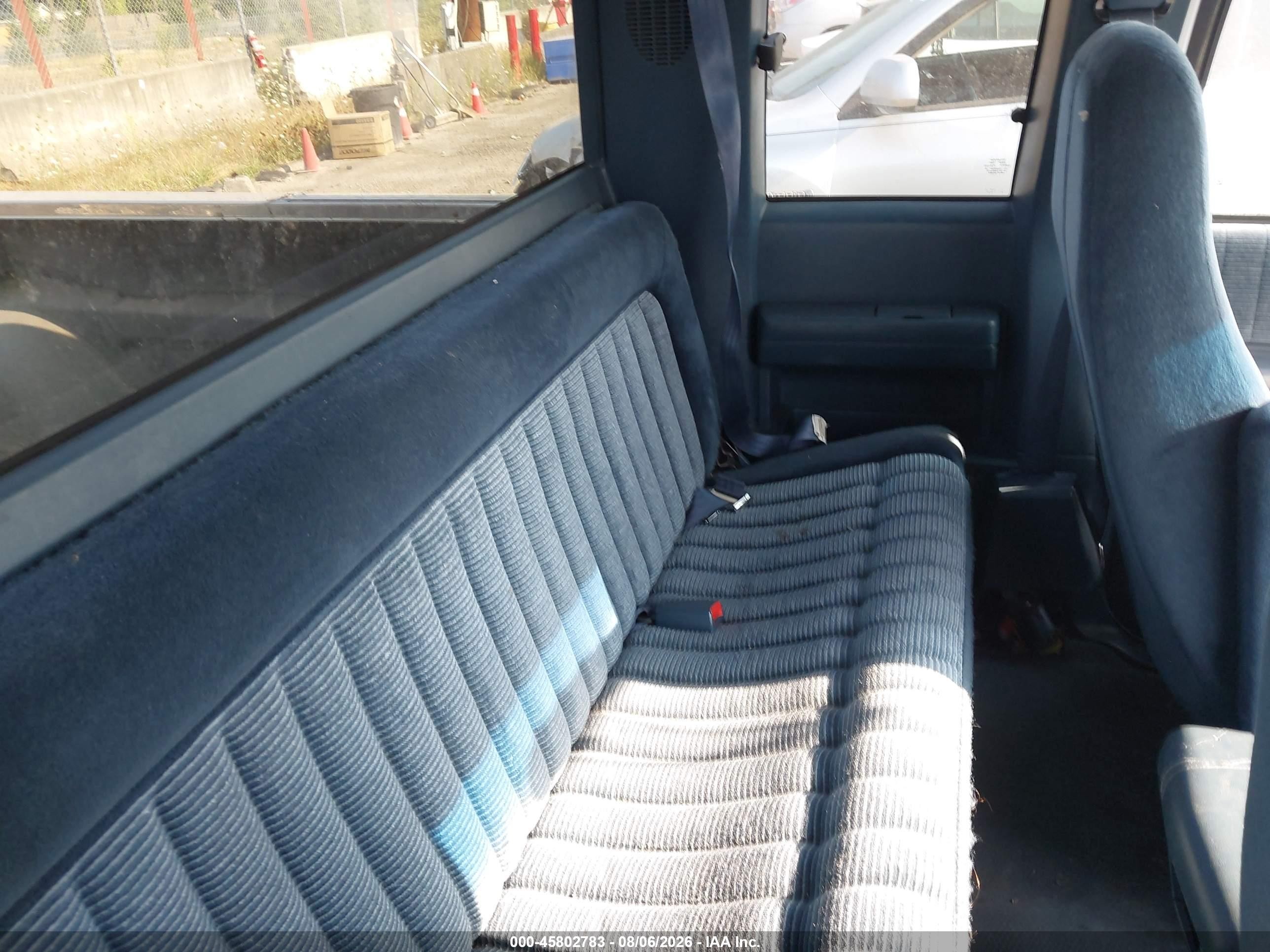 1994 Gmc Sierra K2500 White vin: 1GTGK29FXRE516104
