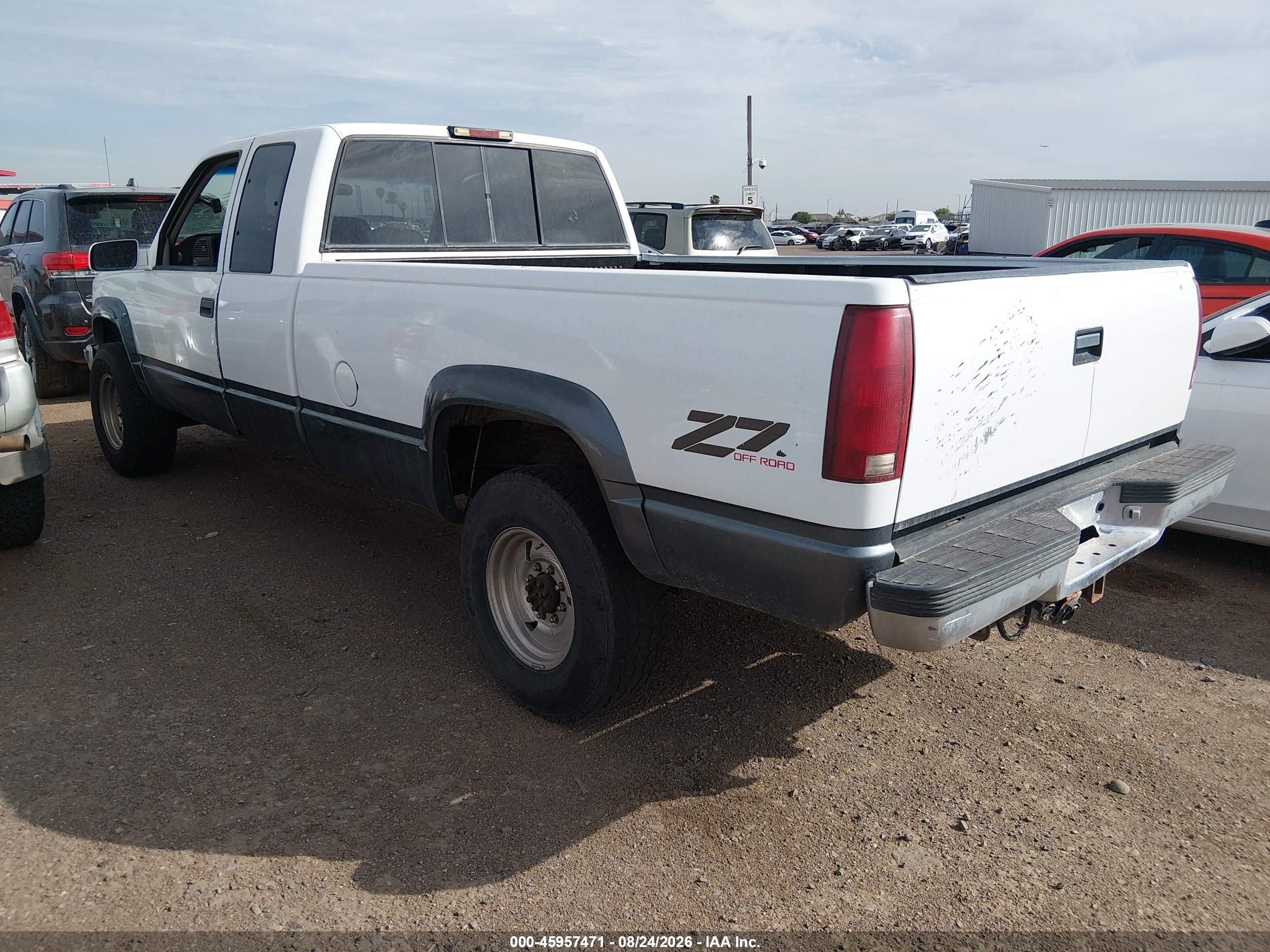 1995 Gmc Sierra K2500 White vin: 1GTGK29N6SE540316