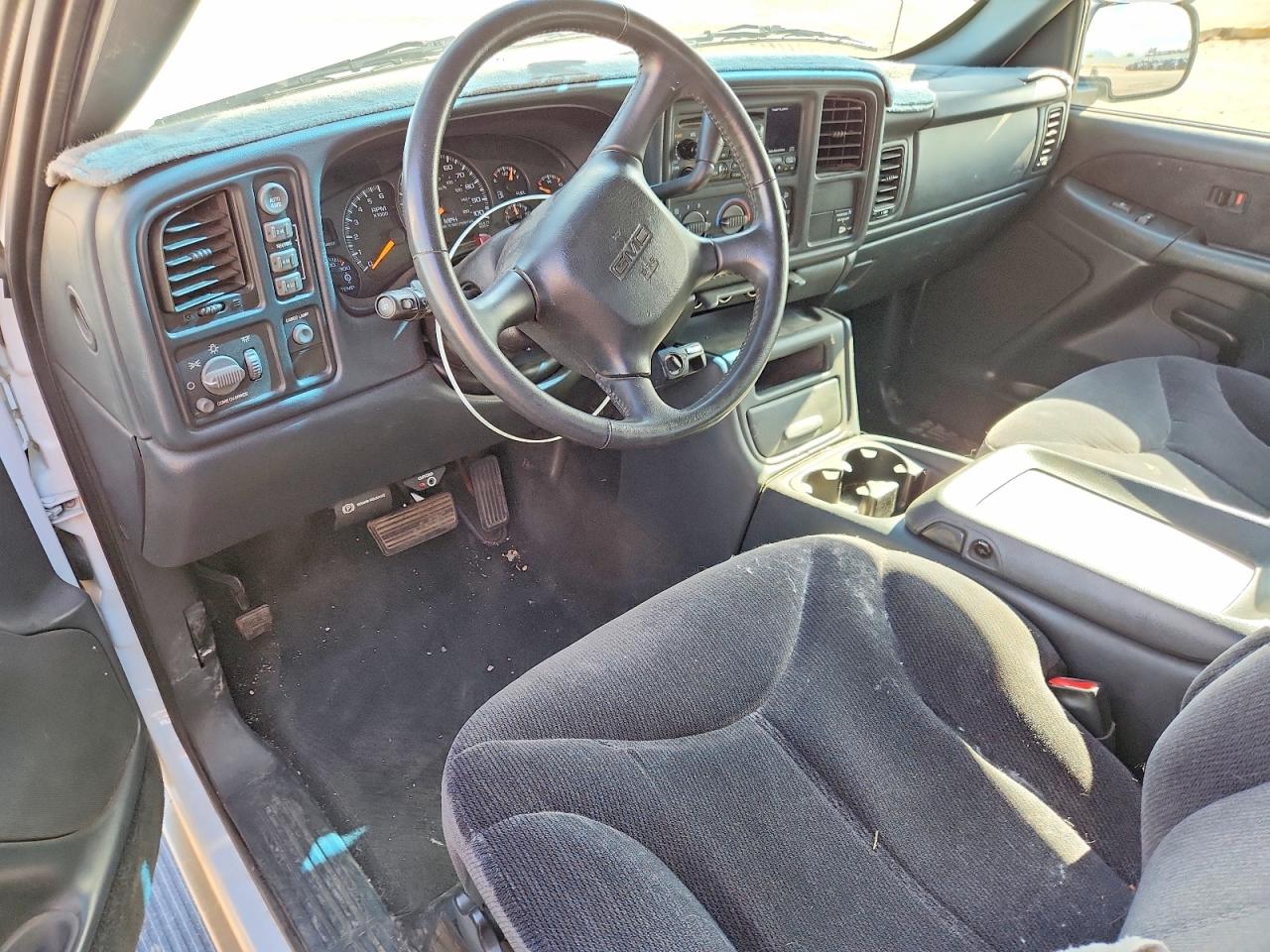 2000 Gmc New Sierra K2500 White vin: 1GTGK29U2YZ112848