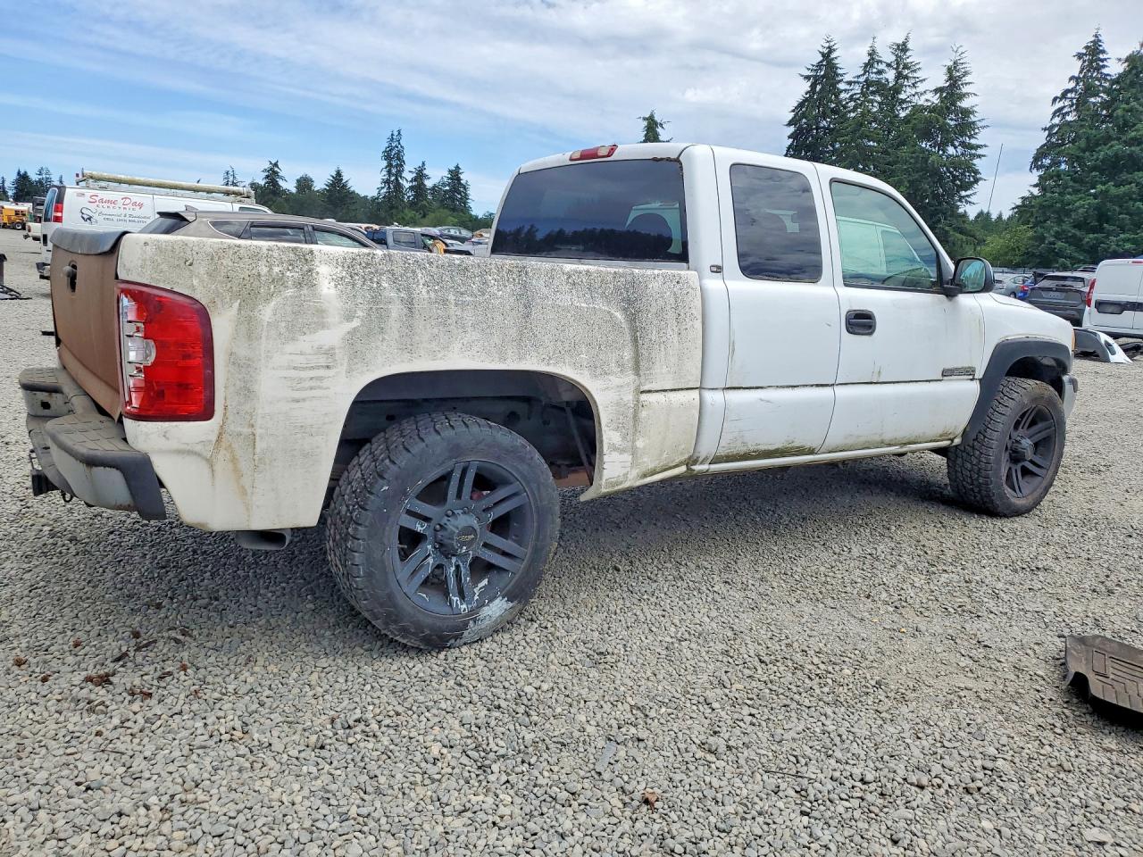 1999 Gmc New Sierra K2500 White vin: 1GTGK29U5XZ524664
