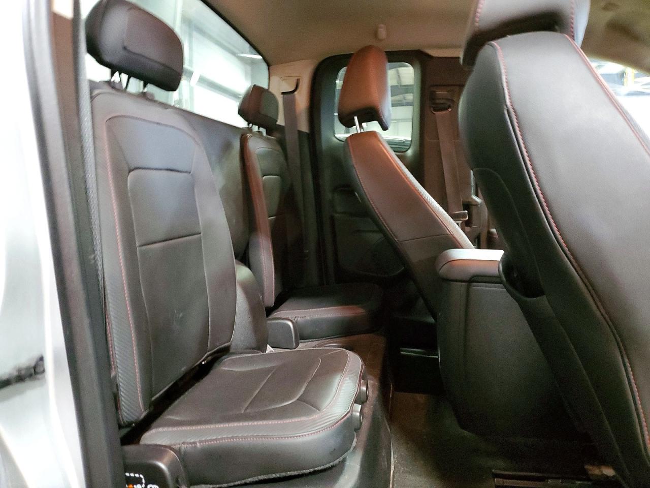 2015 Gmc Canyon Sle Серебряный vin: 1GTH6BE38F1215385
