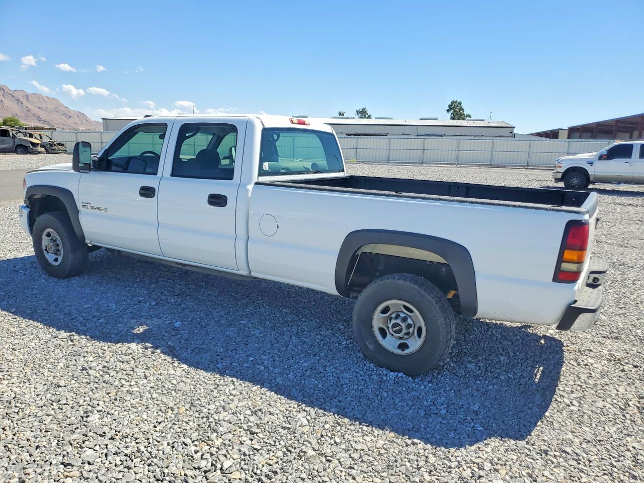 2006 Gmc Sierra C2500 White vin: 1GTHC23D36F201370