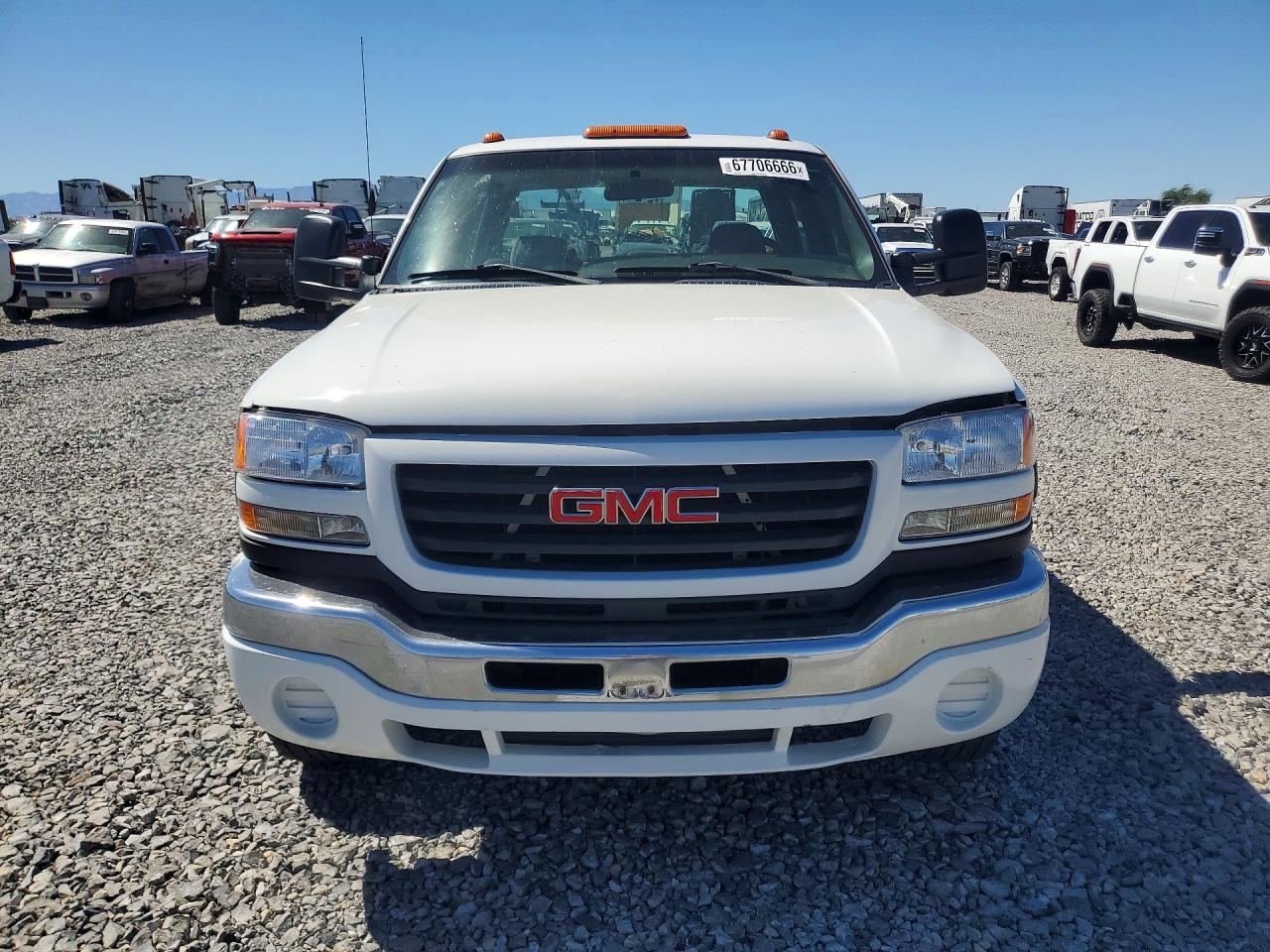 2006 Gmc Sierra C2500 White vin: 1GTHC23D36F201370