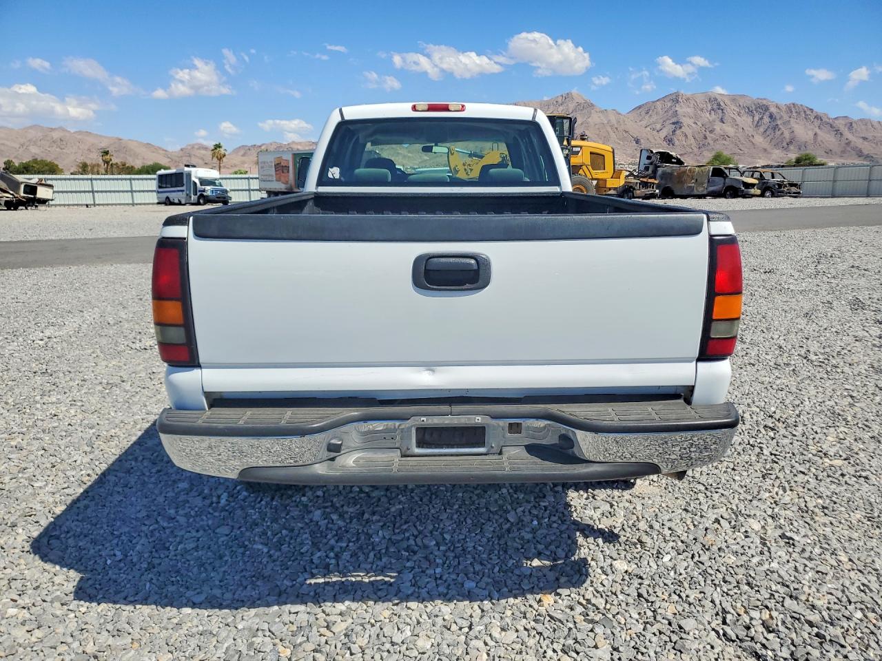 2006 Gmc Sierra C2500 White vin: 1GTHC23D36F201370