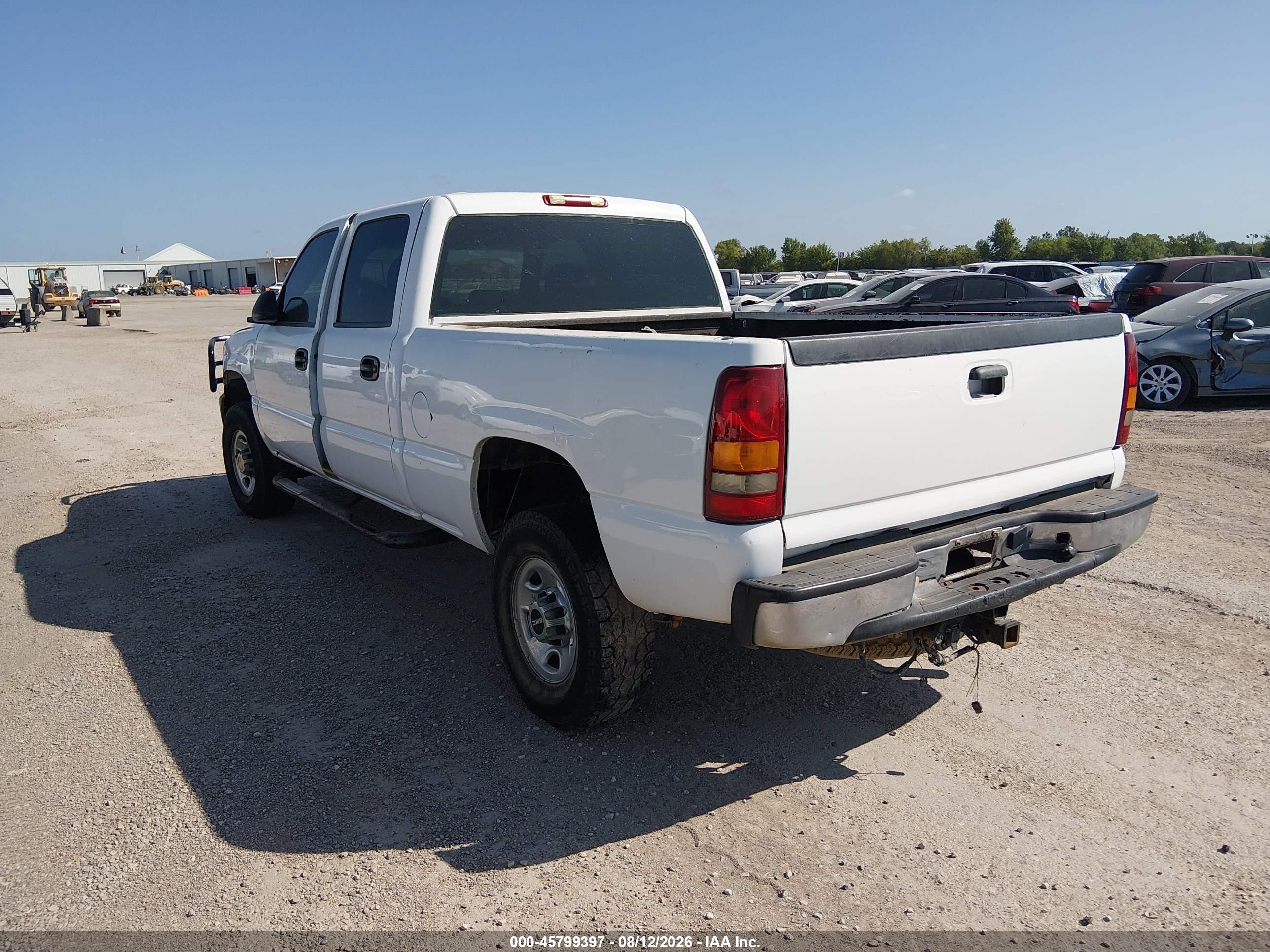 2003 Gmc Sierra 2500hd   White vin: 1GTHC23U33F117352