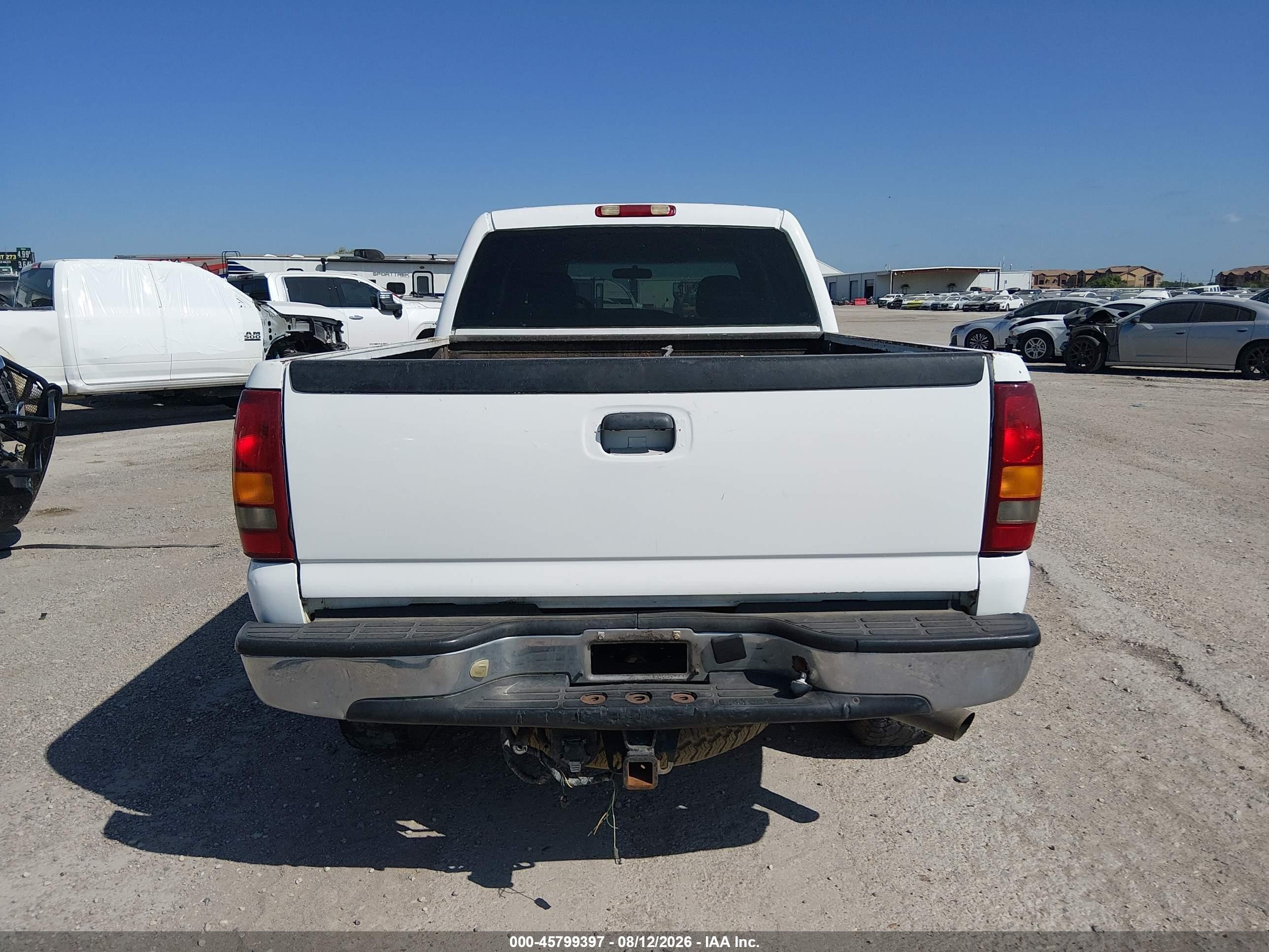 2003 Gmc Sierra 2500hd   White vin: 1GTHC23U33F117352