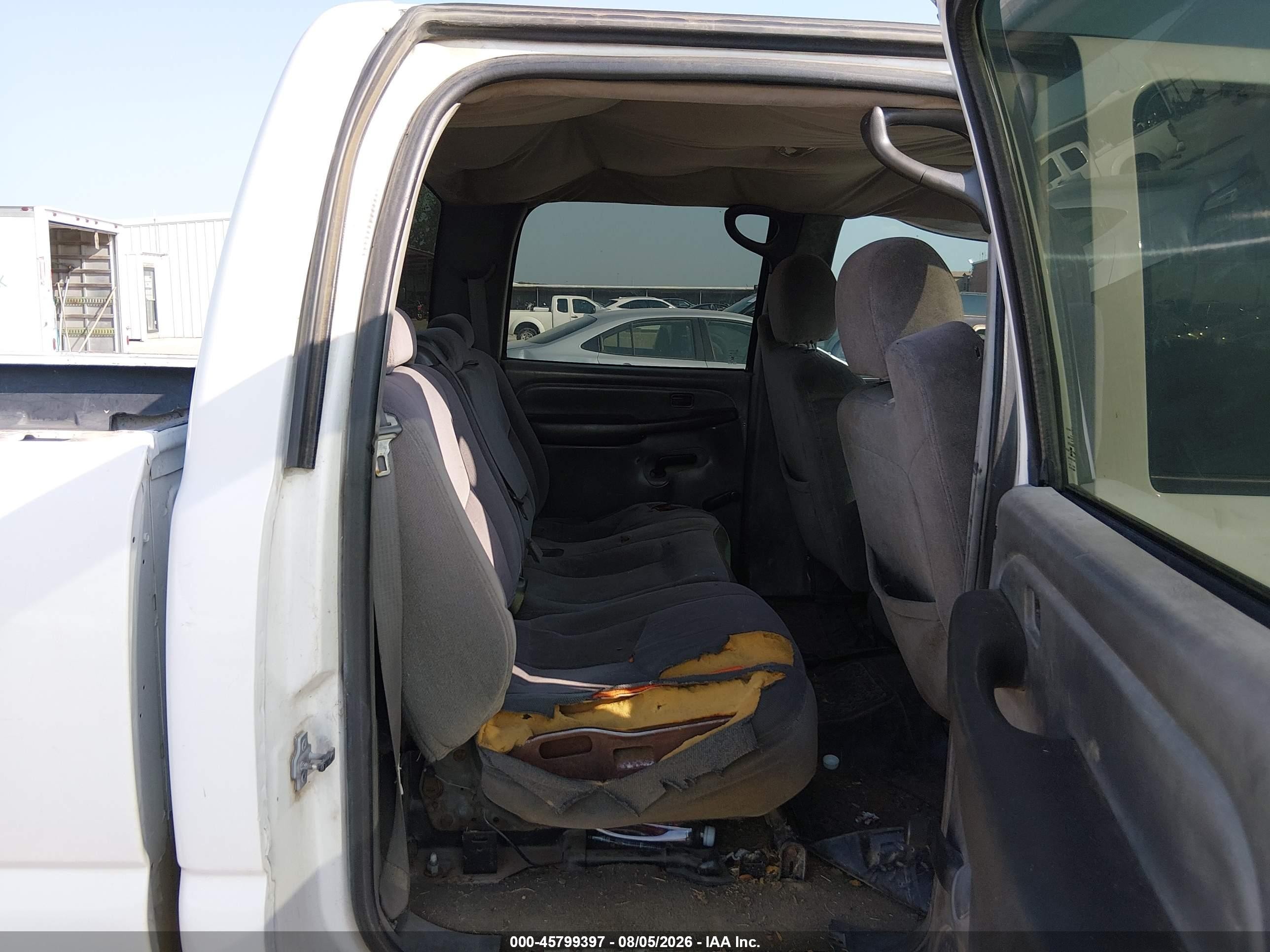 2003 Gmc Sierra 2500hd   White vin: 1GTHC23U33F117352