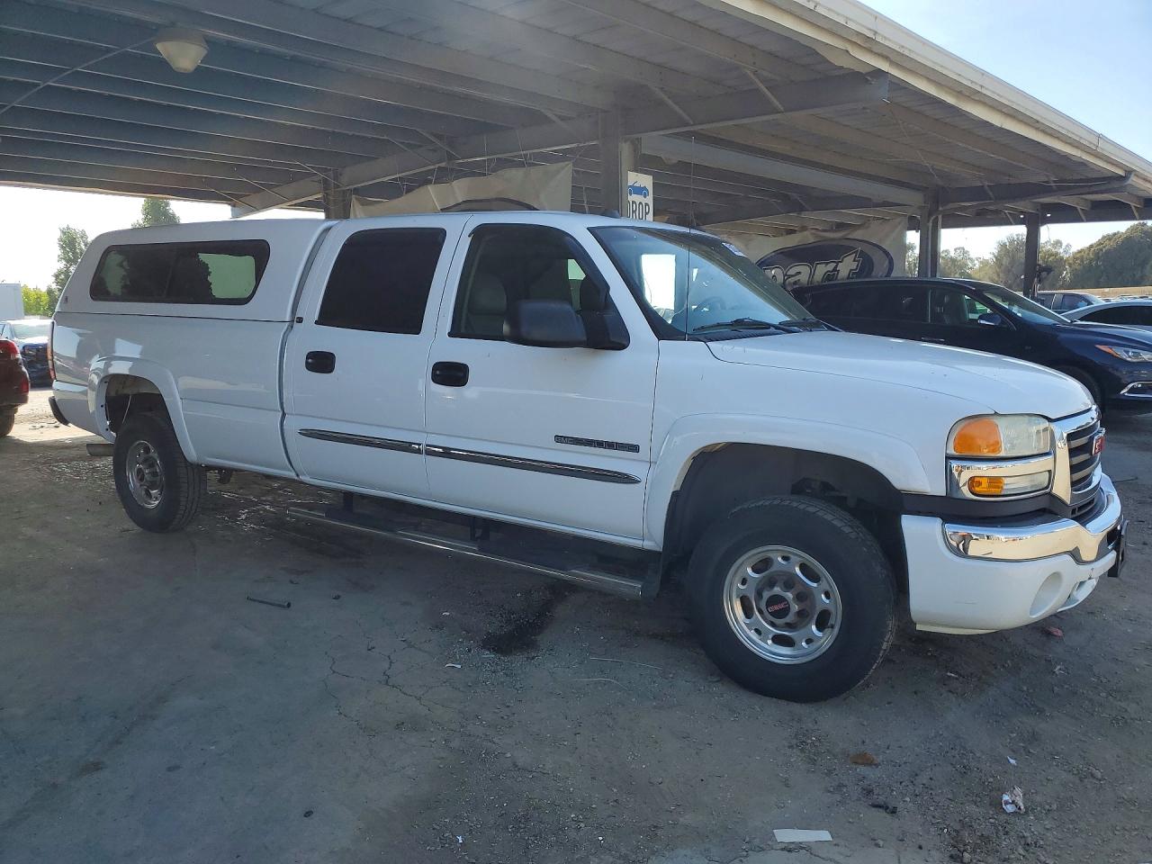 2005 Gmc Sierra C2500 Heavy Duty White vin: 1GTHC23UX5F838609