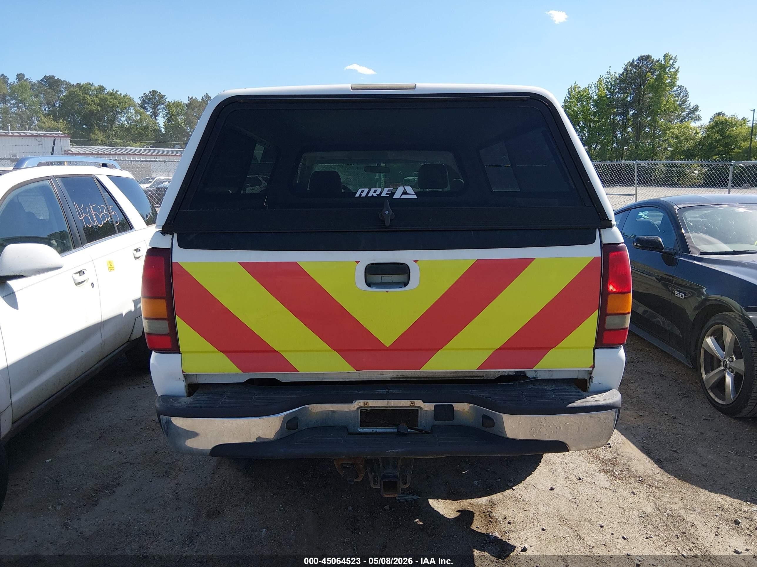 2003 Gmc Sierra 2500hd   White vin: 1GTHC24133E249683