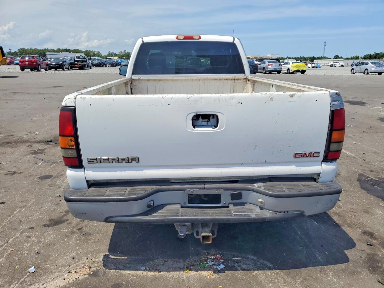 2005 Gmc Sierra C2500 Heavy Duty White vin: 1GTHC24U05E344800