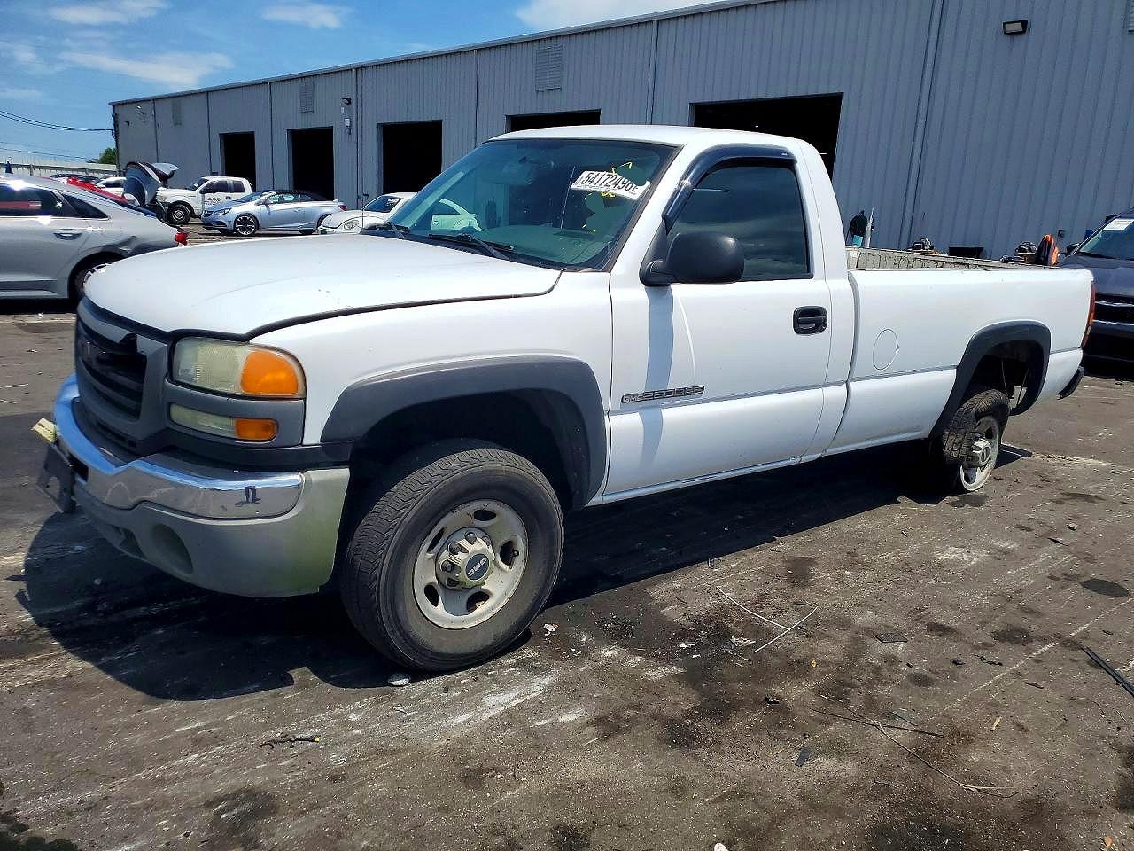 1GTHC24U05E344800
