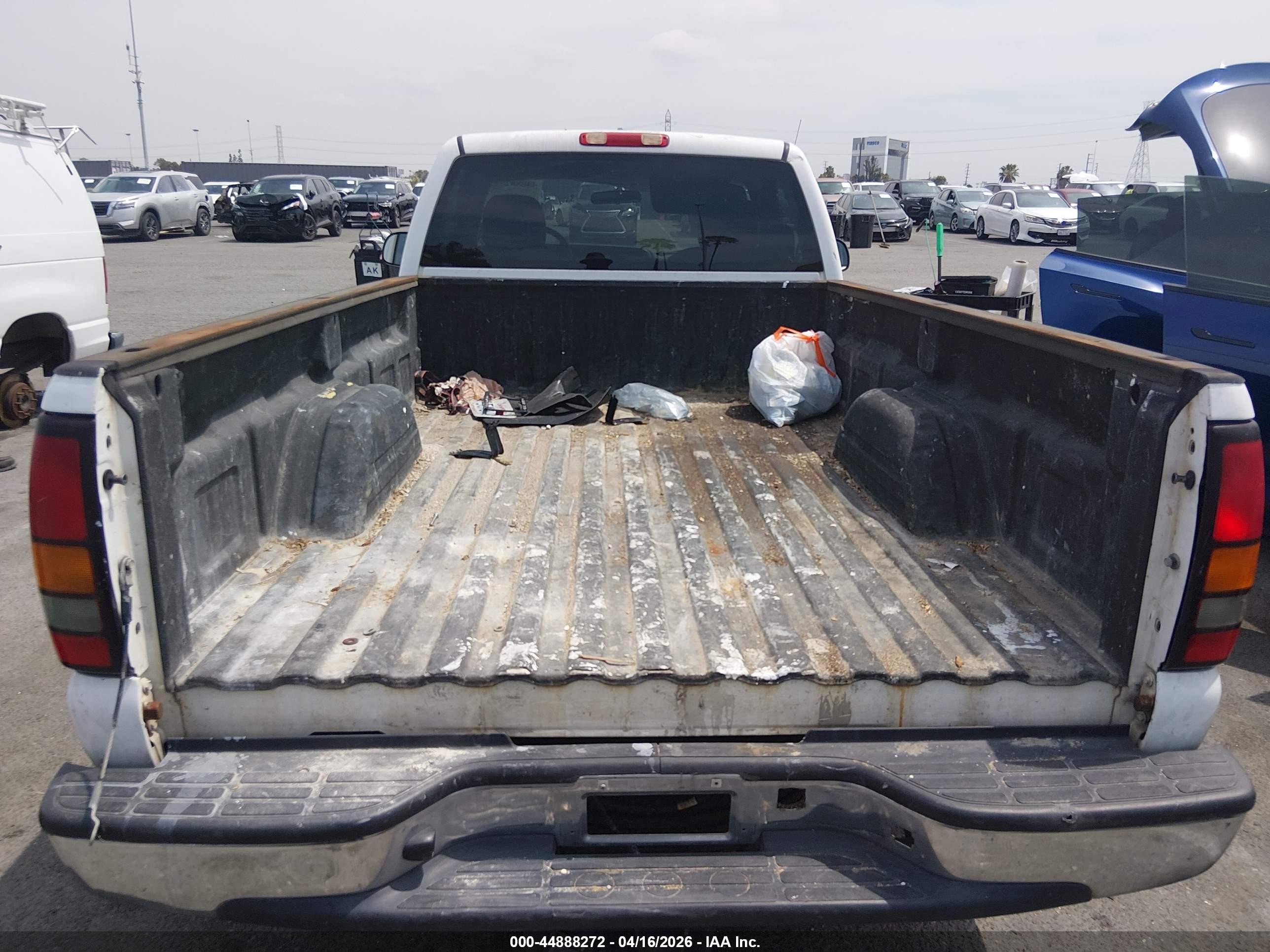 2007 Gmc Sierra 2500hd Classic Sl White vin: 1GTHC24U07E135110