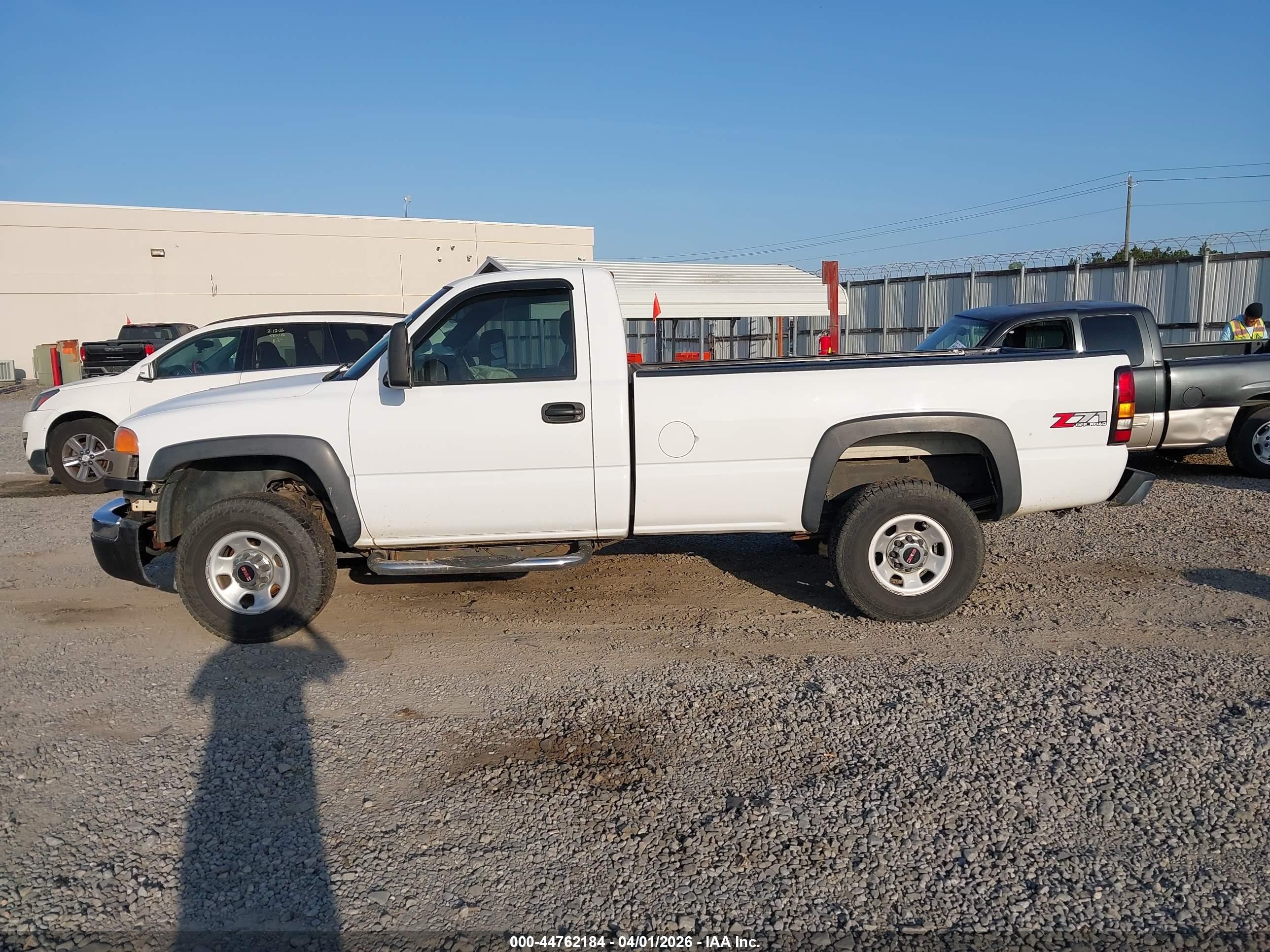 2005 Gmc Sierra 2500hd Work Truck White vin: 1GTHC24UX5E318317