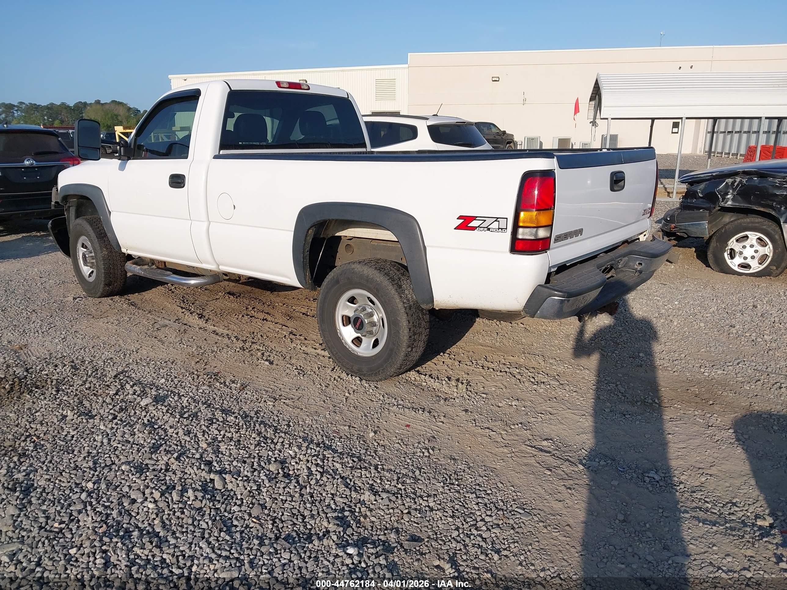 2005 Gmc Sierra 2500hd Work Truck White vin: 1GTHC24UX5E318317