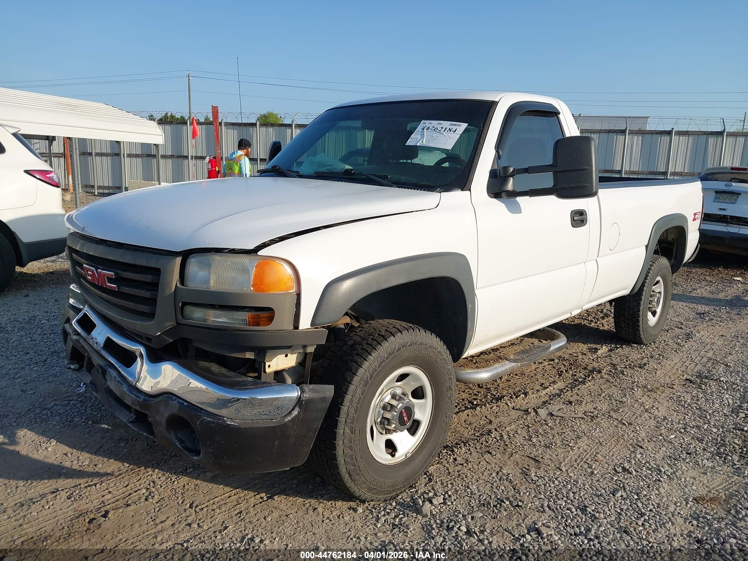 2005 Gmc Sierra 2500hd Work Truck White vin: 1GTHC24UX5E318317