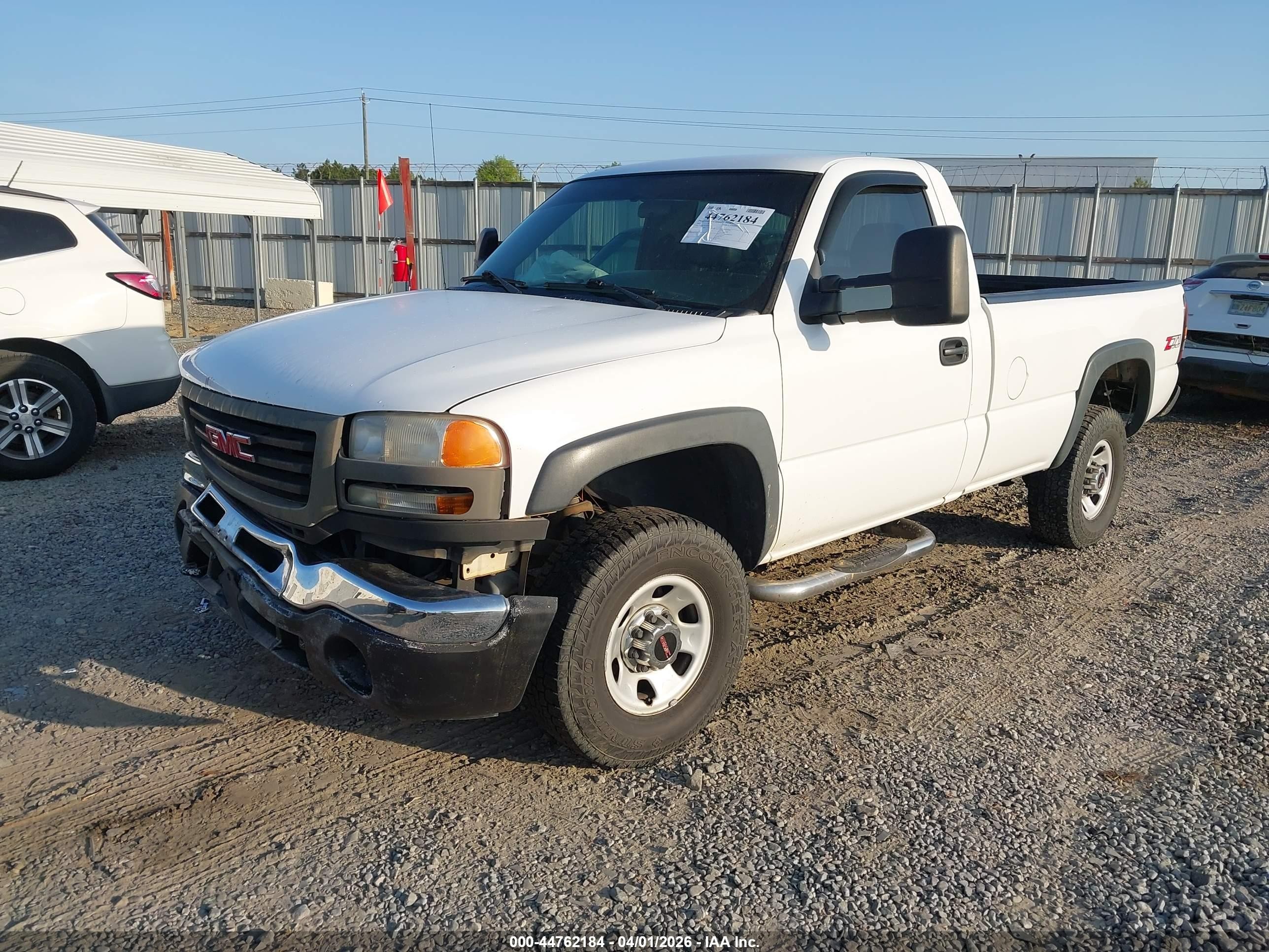 2005 Gmc Sierra 2500hd Work Truck White vin: 1GTHC24UX5E318317