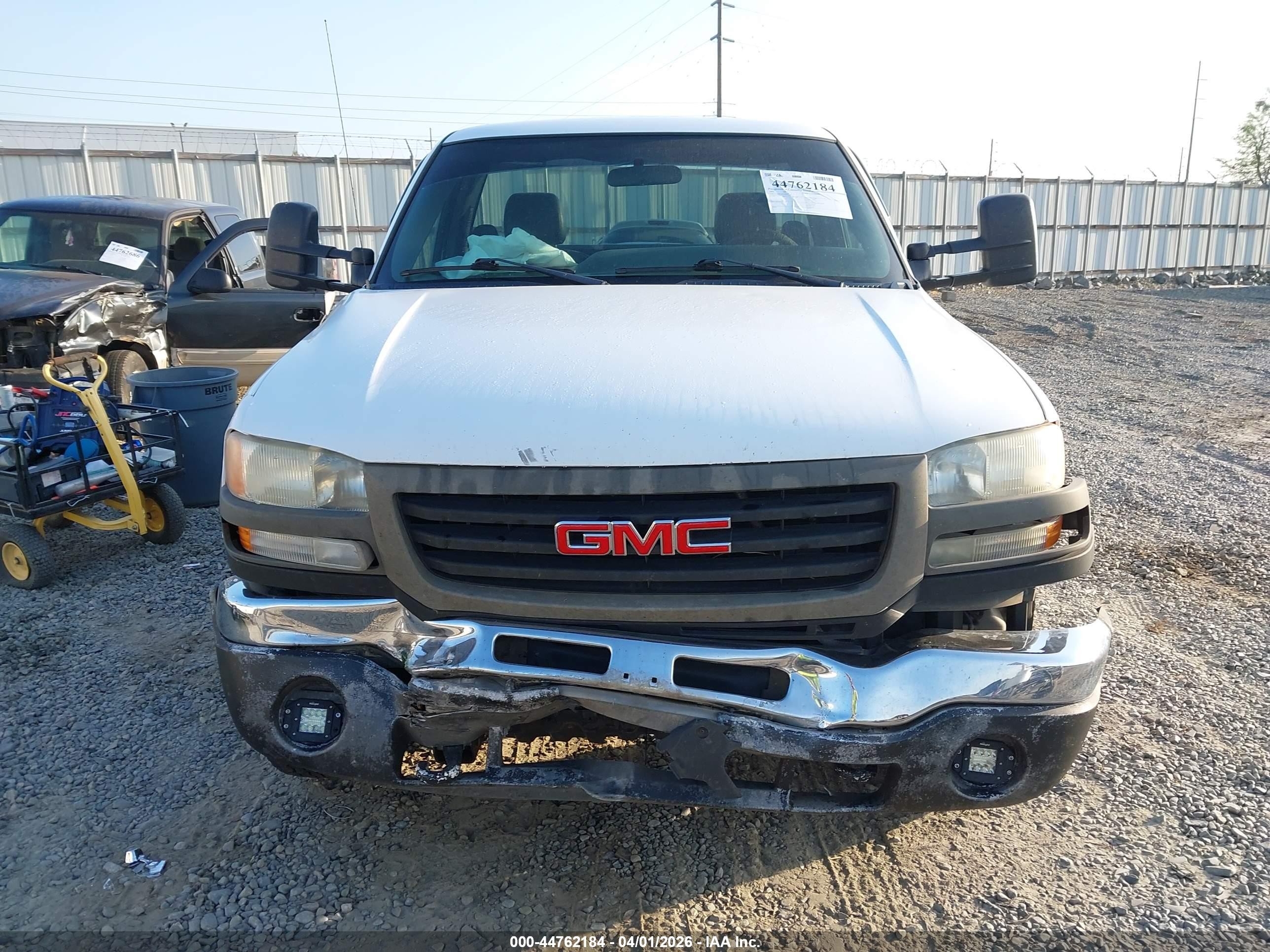 2005 Gmc Sierra 2500hd Work Truck White vin: 1GTHC24UX5E318317