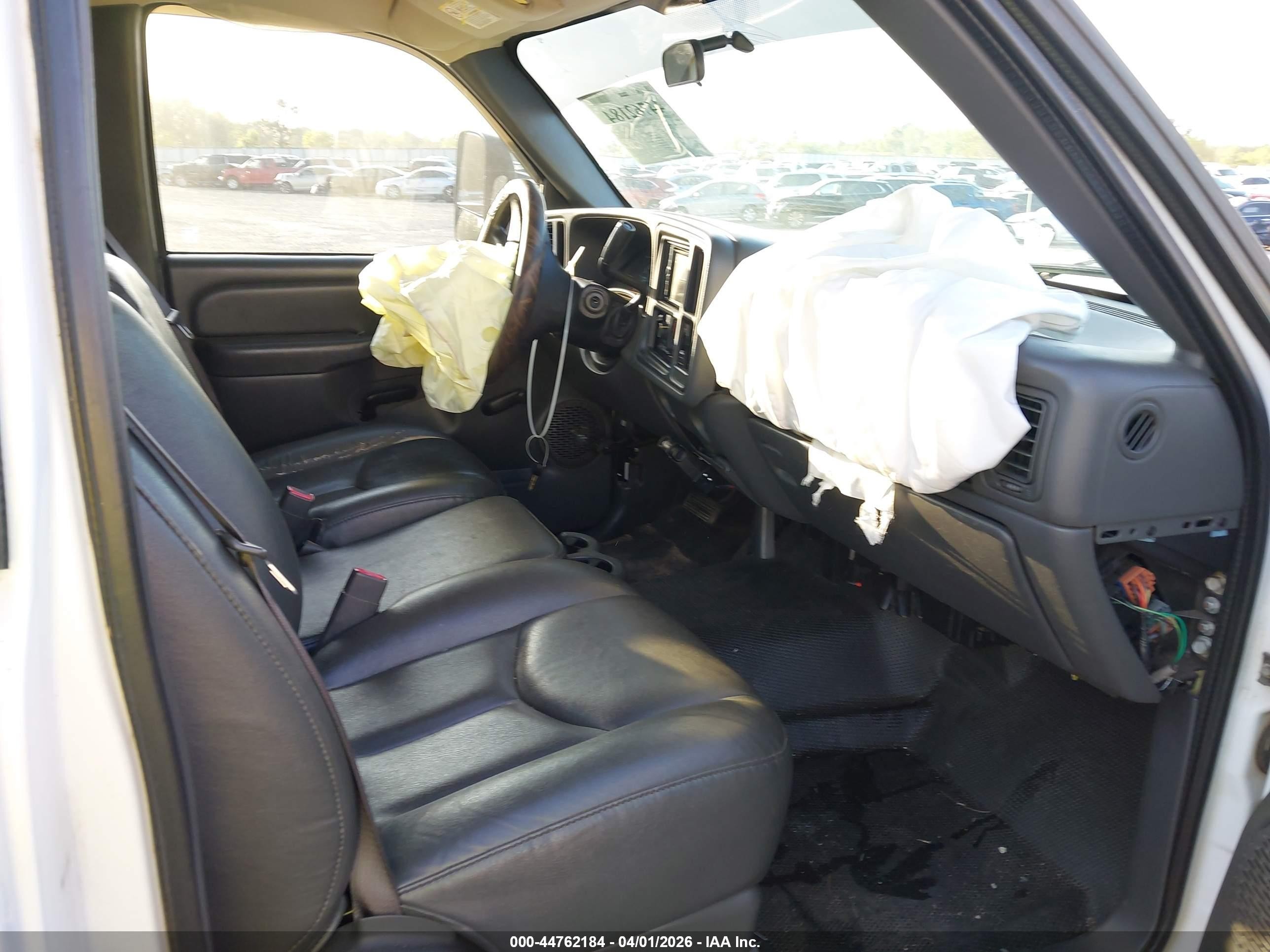 2005 Gmc Sierra 2500hd Work Truck White vin: 1GTHC24UX5E318317