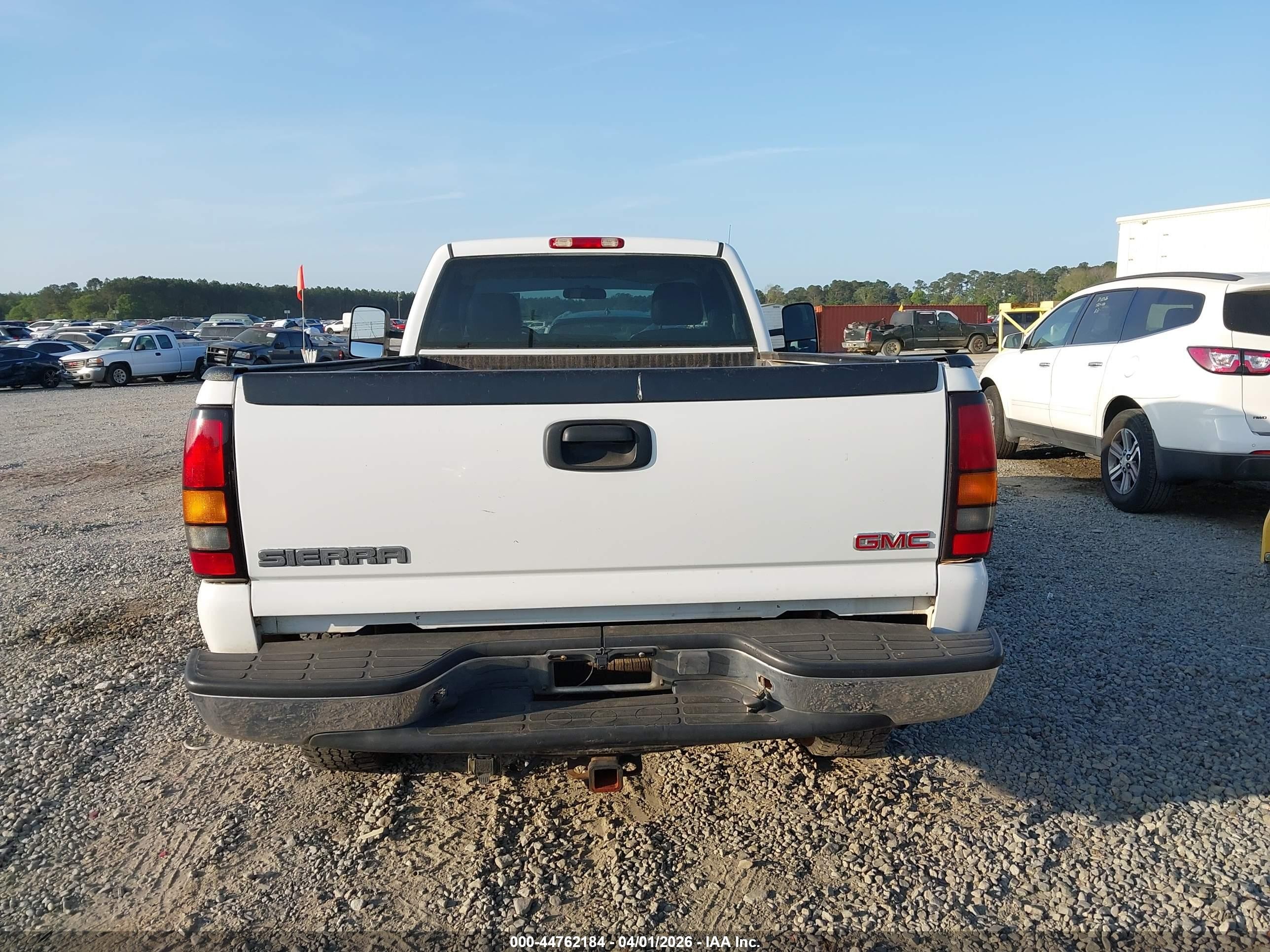 2005 Gmc Sierra 2500hd Work Truck White vin: 1GTHC24UX5E318317