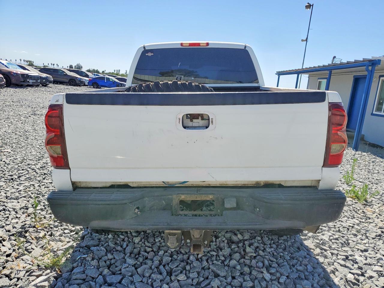 2005 Gmc Sierra White vin: 1GTHC29U15E212069