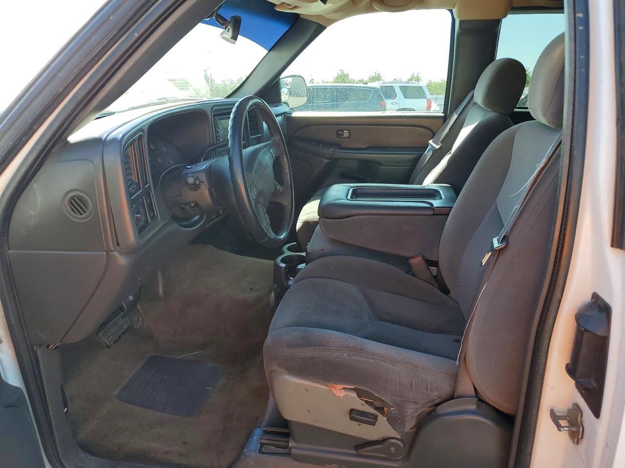 2005 Gmc Sierra White vin: 1GTHC29U15E212069