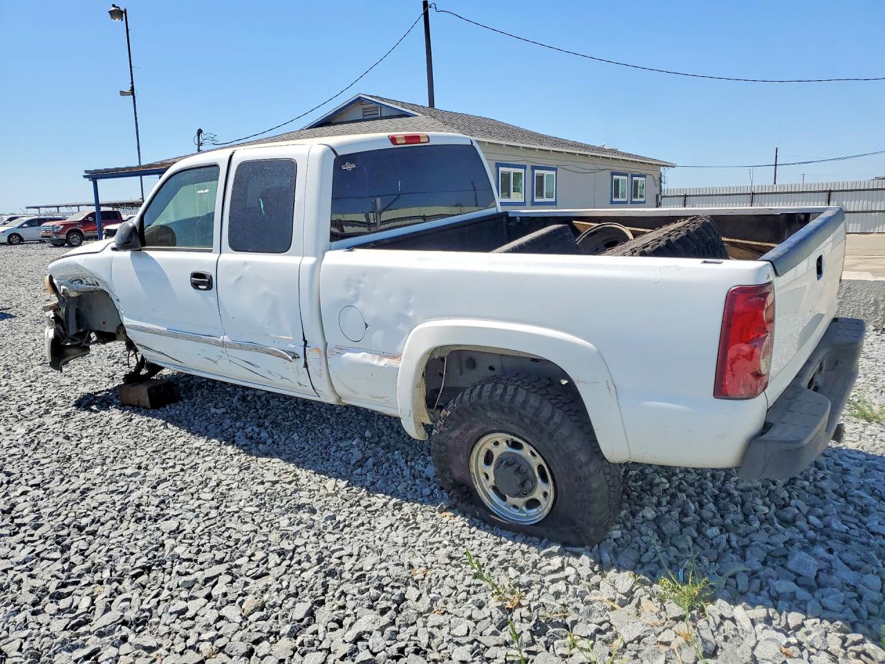 2005 Gmc Sierra White vin: 1GTHC29U15E212069