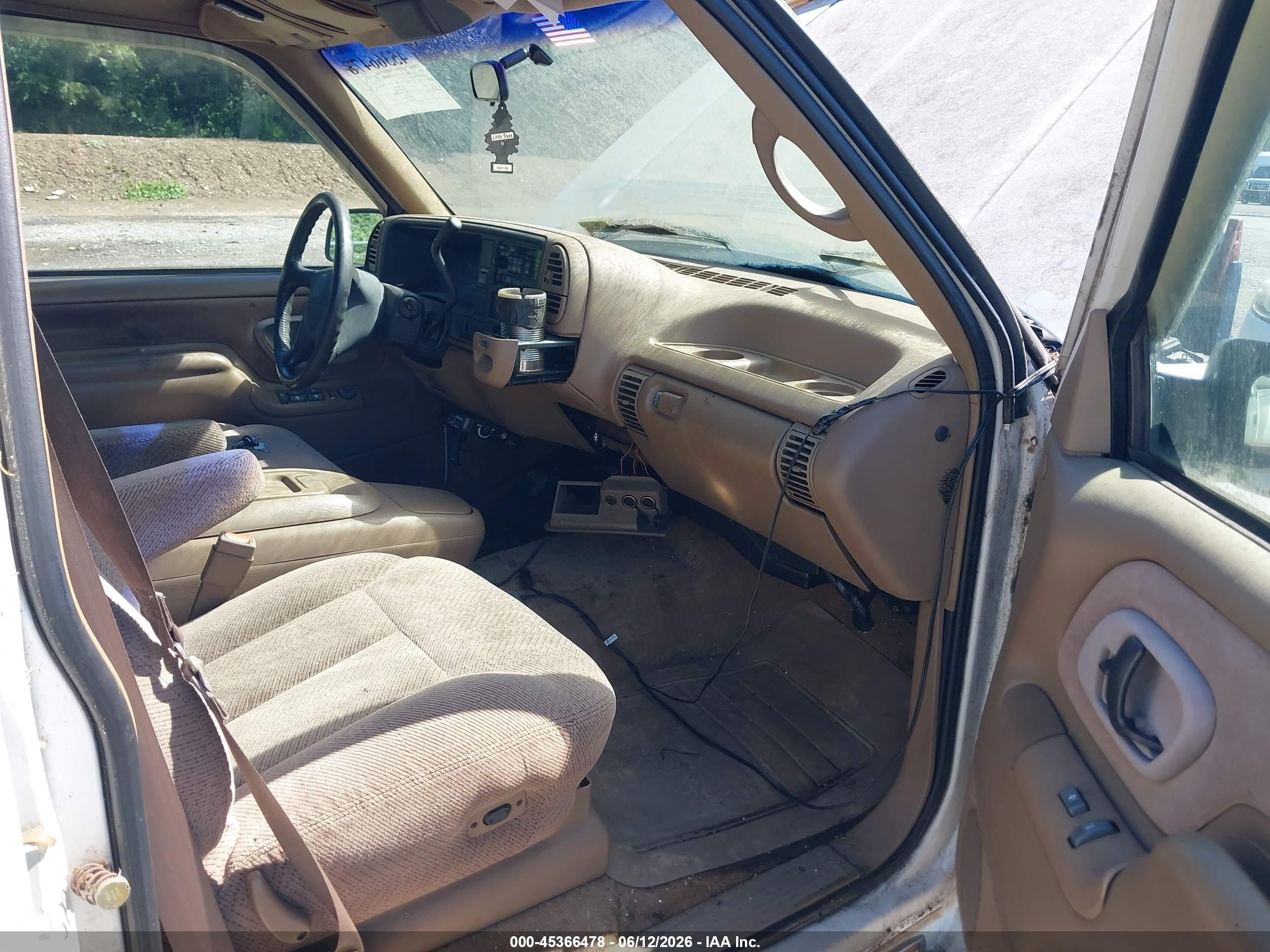1995 Gmc Sierra C3500 White vin: 1GTHC33F8SF003787