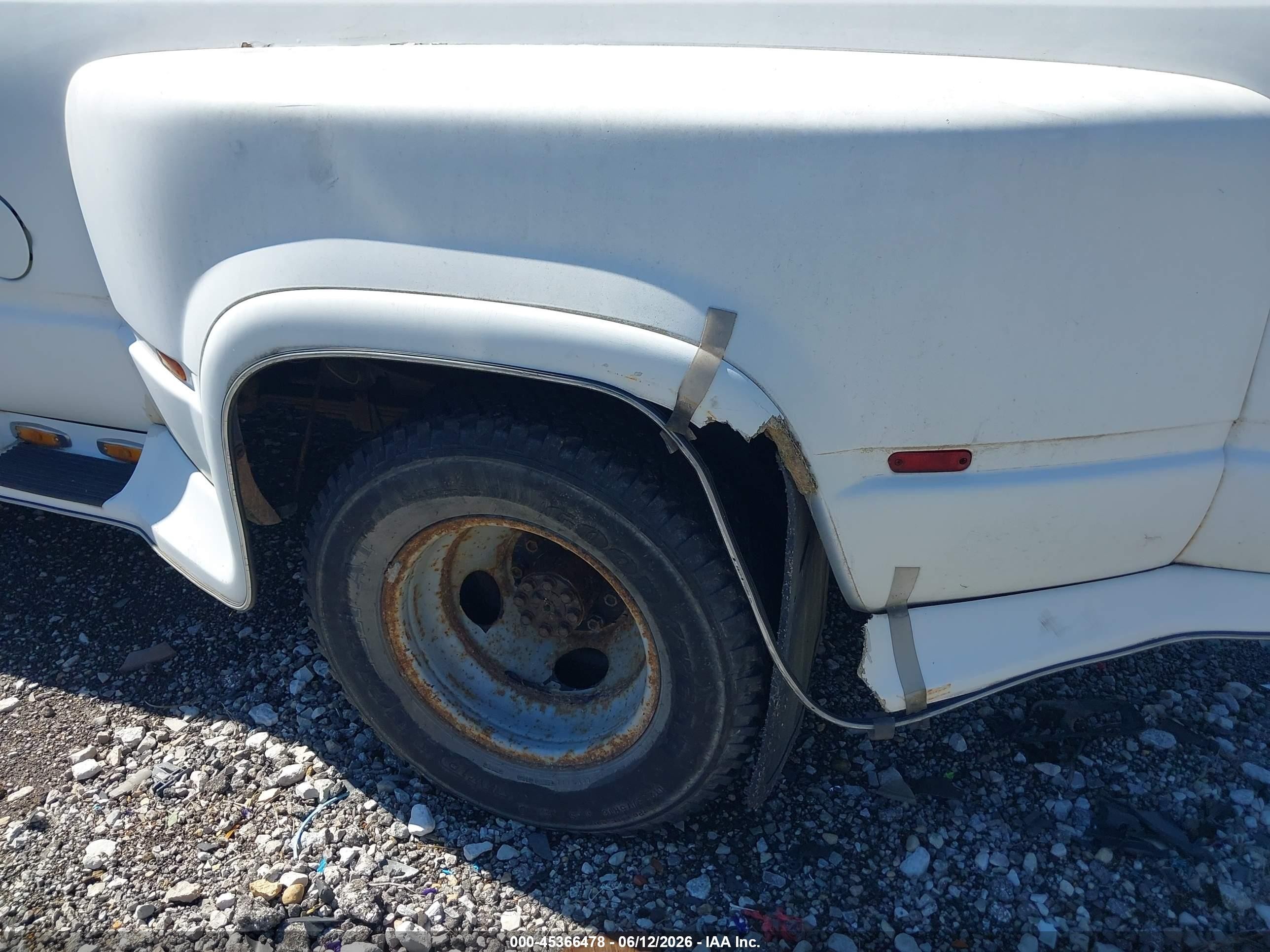 1995 Gmc Sierra C3500 White vin: 1GTHC33F8SF003787