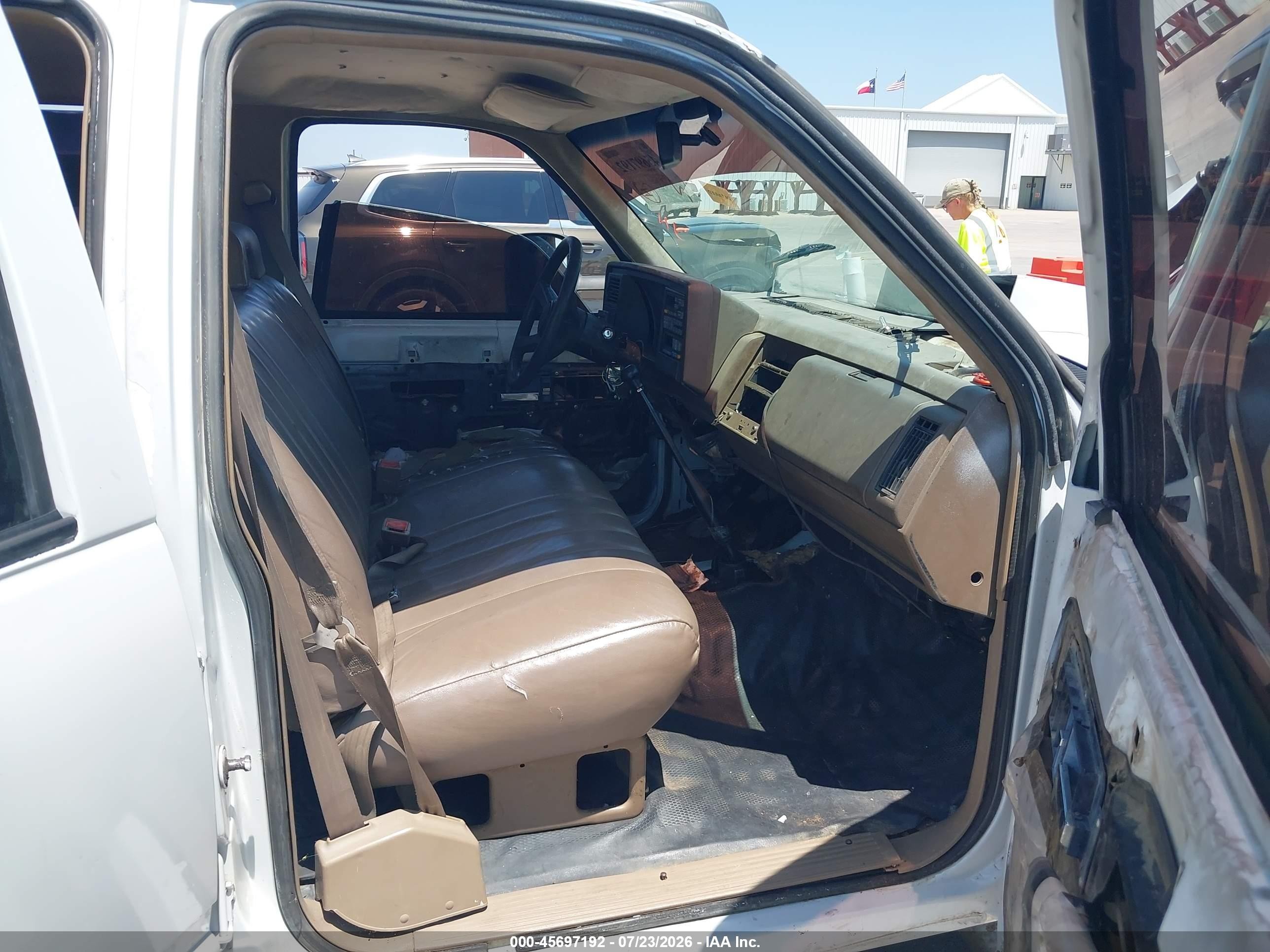 1993 Gmc Sierra C3500 White vin: 1GTHC33K2PJ716024