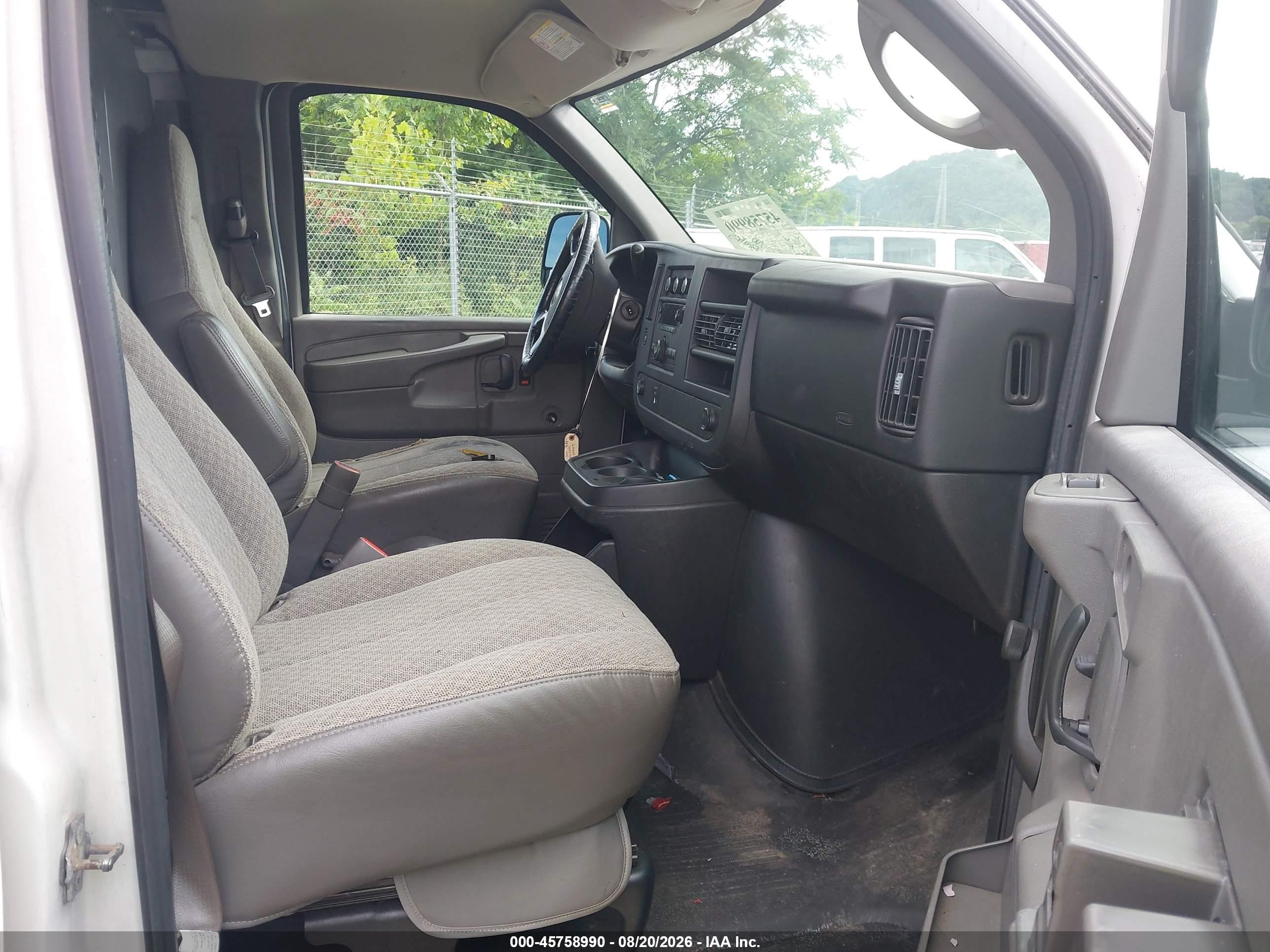 2008 Gmc Savana Work Van White vin: 1GTHG35KX81142825