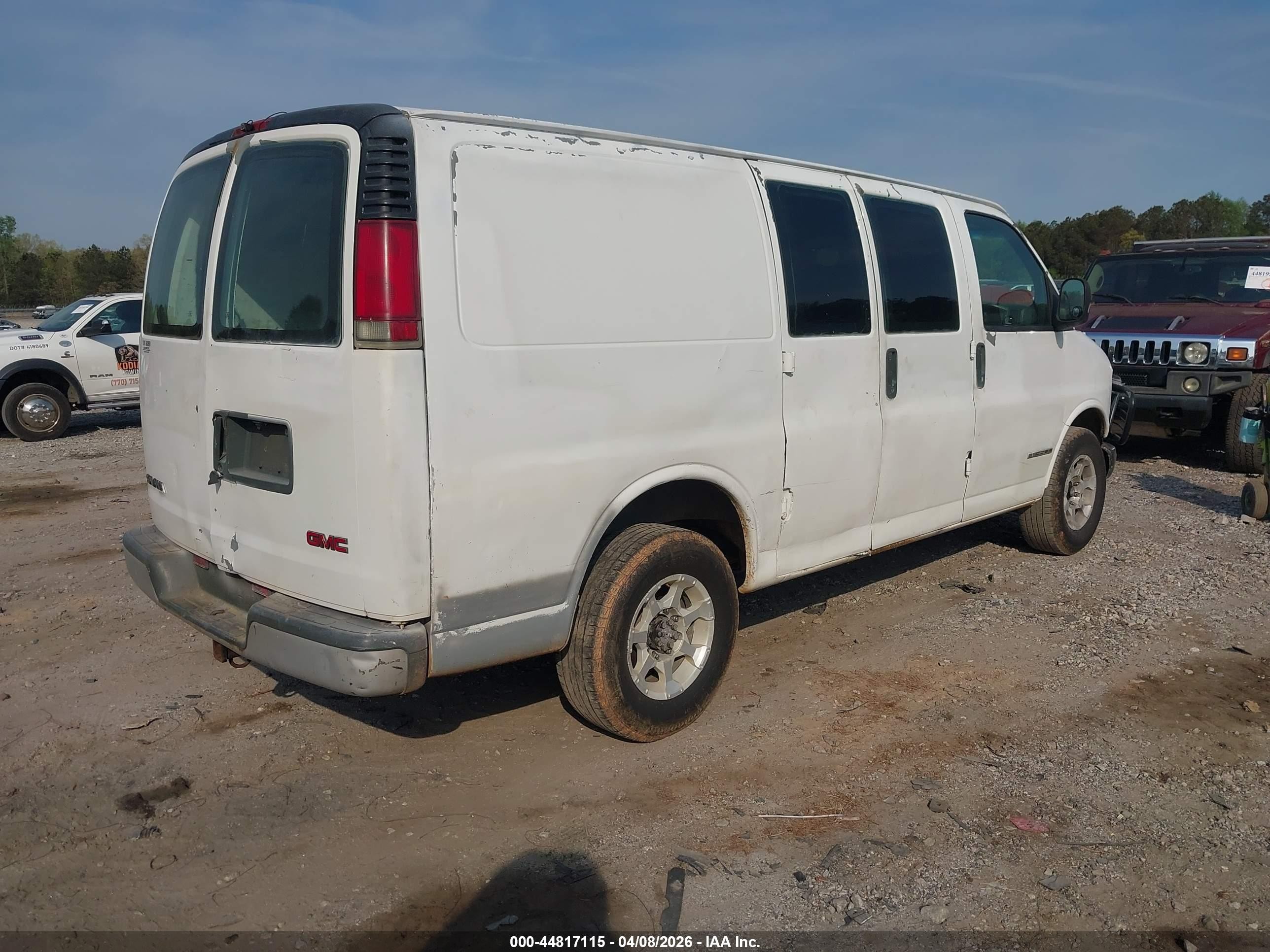2002 Gmc Savana Standard White vin: 1GTHG35R321106690