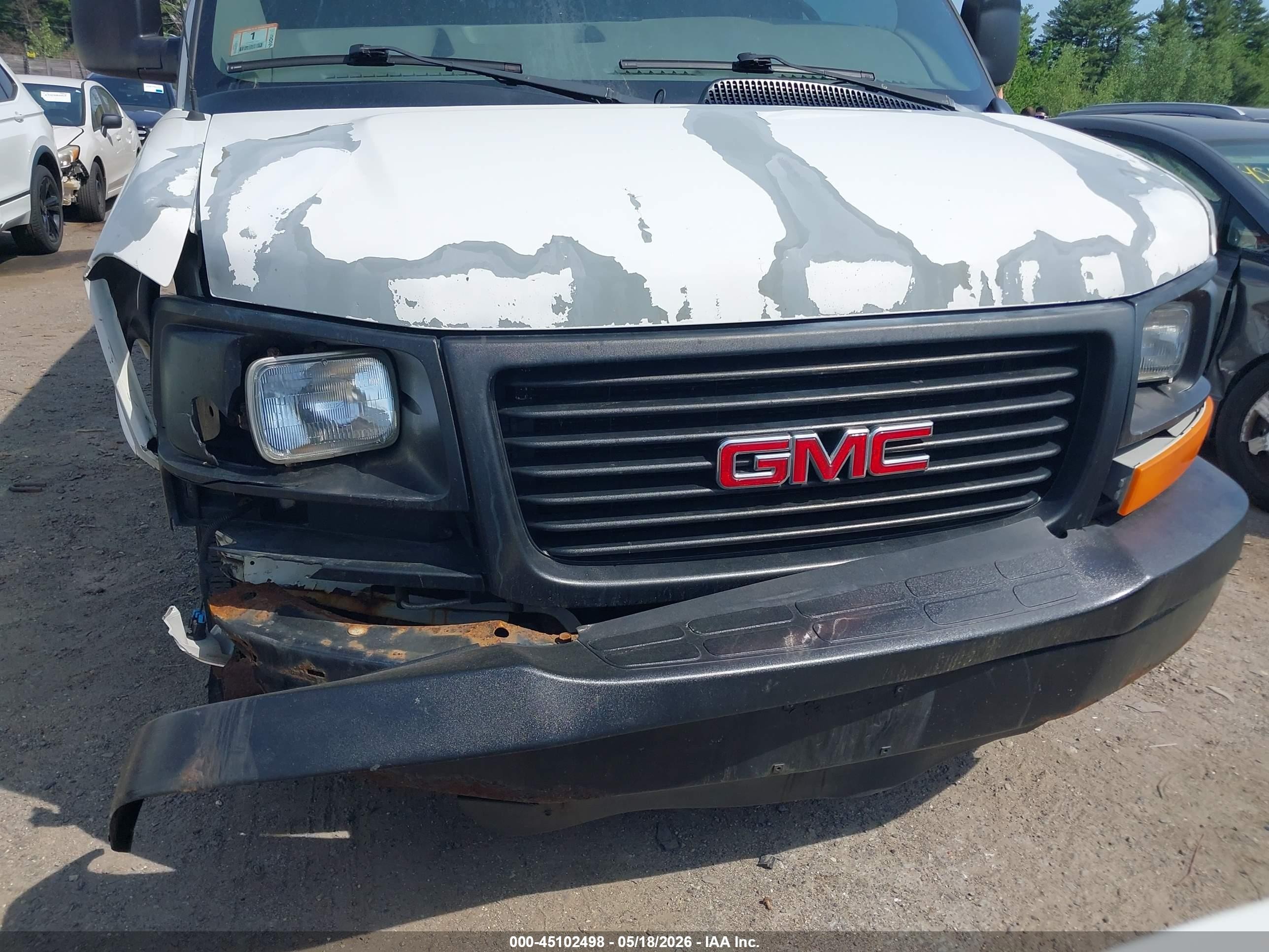 2004 Gmc Savana Standard White vin: 1GTHG35U641118422