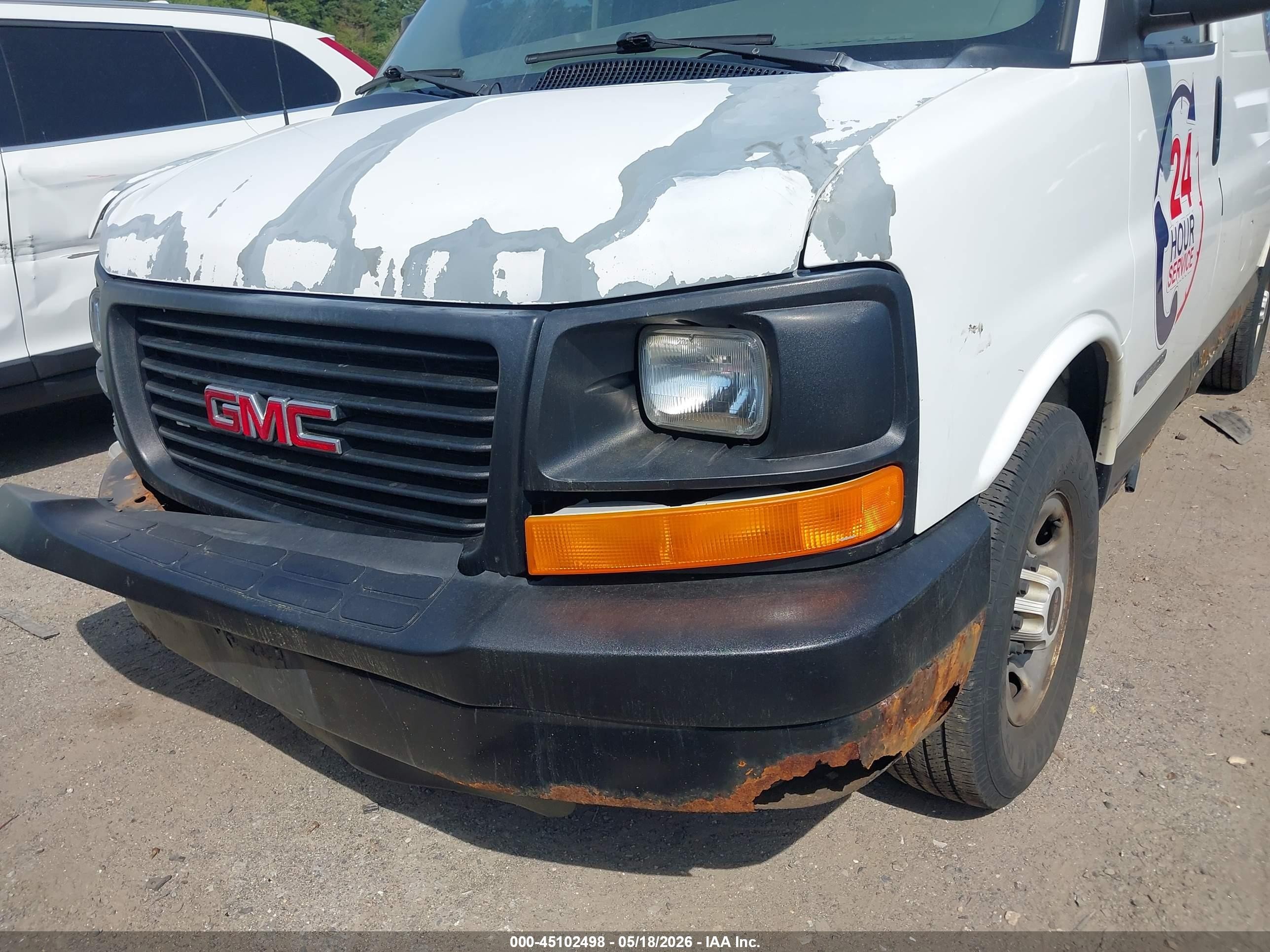 2004 Gmc Savana Standard White vin: 1GTHG35U641118422